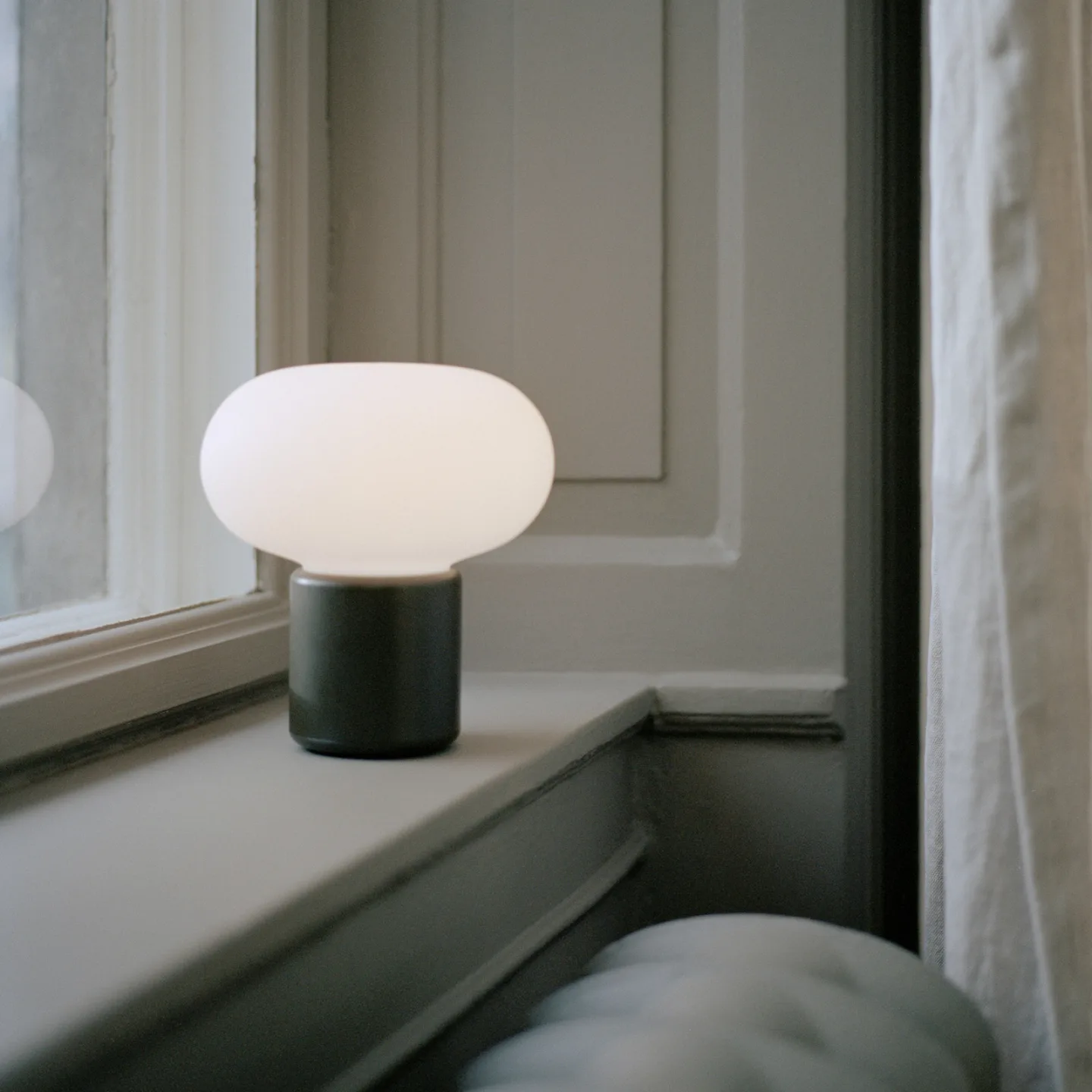 Karl-Johan Portable Bordlampe IP65 Forest Green - New Works - Terrasse - Design - Plastik - Med skærm