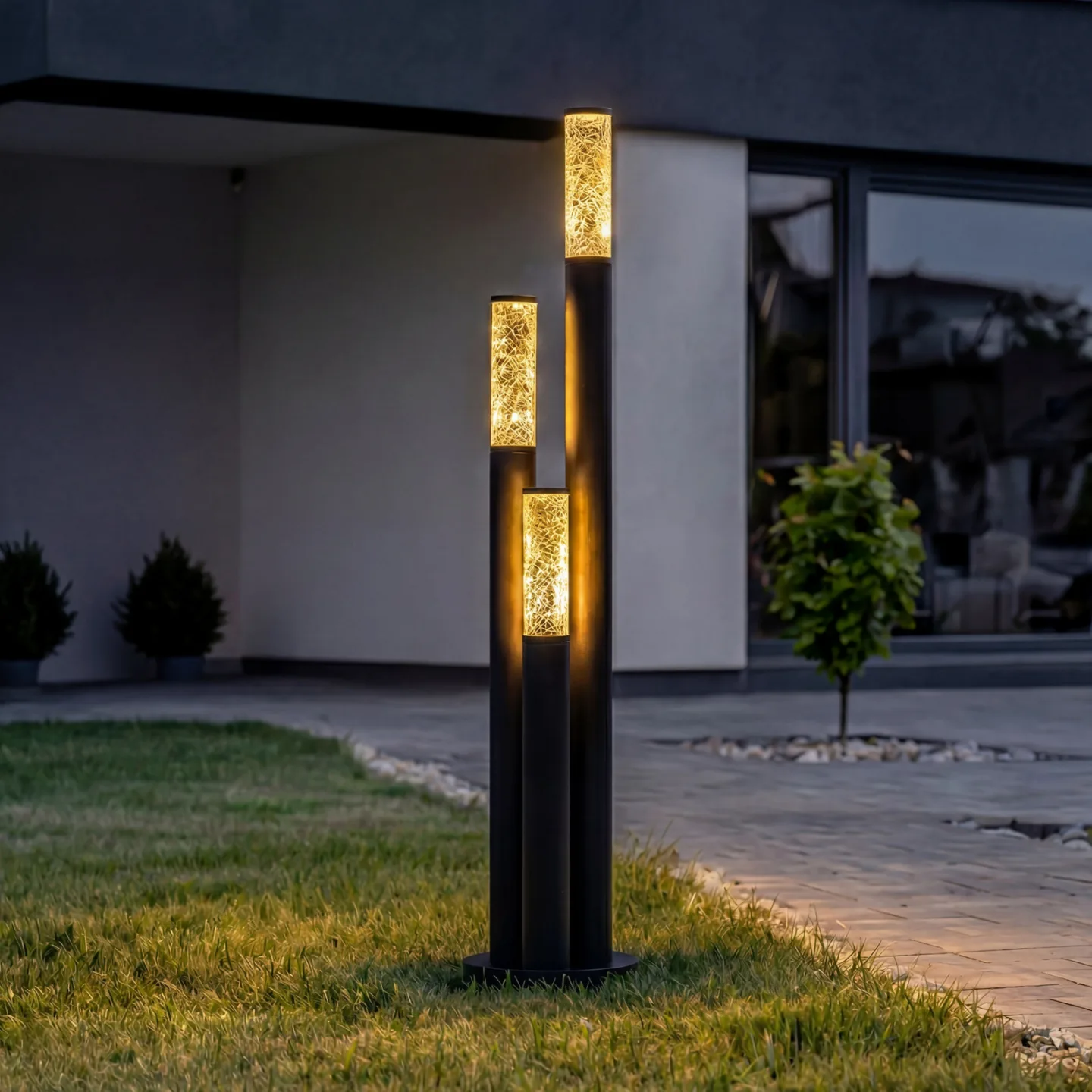 Gavros veilampe, 3 lyskilder, 132 cm, trykkstøpt aluminium – Lindby - Terrasse - Moderne - Med flere lyskilder