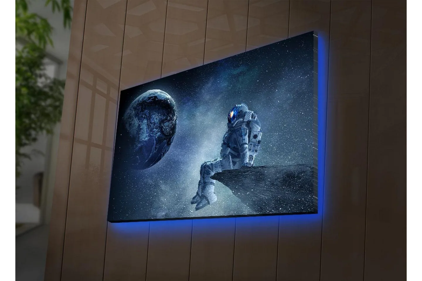 Canvastavla med LED-belysning 45x70 cm - Astronaut som sitter på en klippa och blickar ut mot jorden i rymden - Mörkblå / Grå / Vit