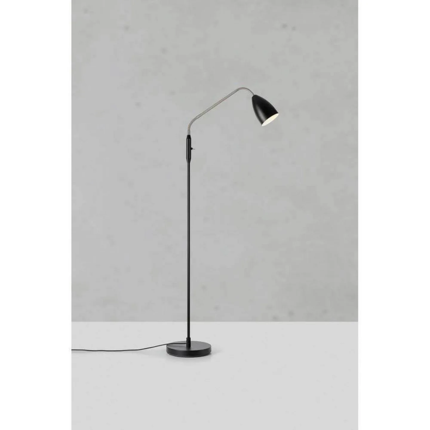 Patro LED Stehleuchte 3-Step Black - Markslöjd - Wohnzimmer - Metall