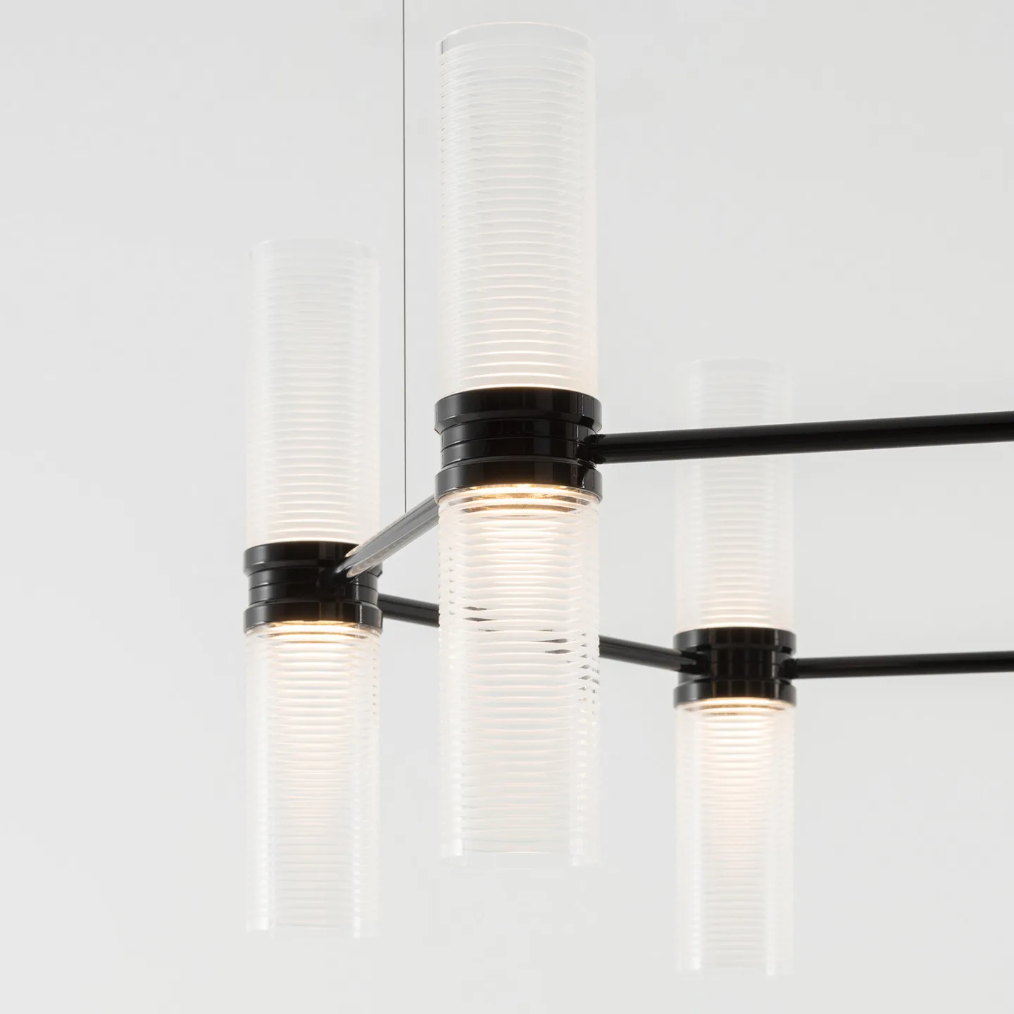 Zephyr Exagonal App, Ø 77 cm, sort - Artemide - Stue - Design - Aluminium - Med flere lyskilder
