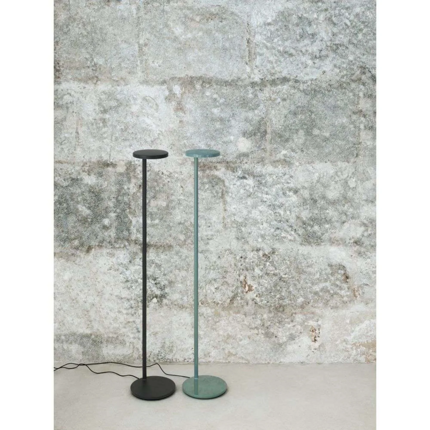 Oblique F Stehleuchte 3000K Glossy Sage - Flos - Wohnzimmer - Aluminium
