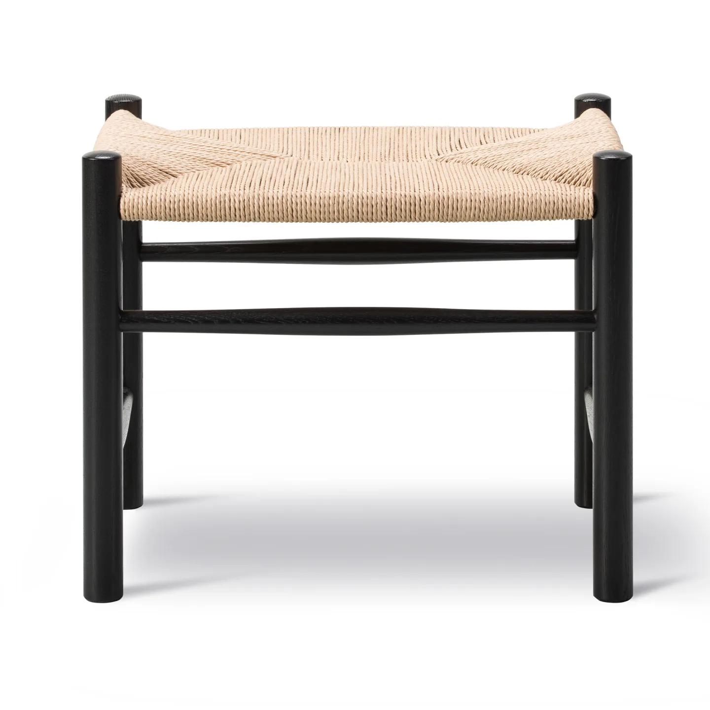 Fredericia Furniture - Wegner J16 Stool, Svartlackerad ek, Naturfärgad sits - Pallar - Hans J. Wegner
