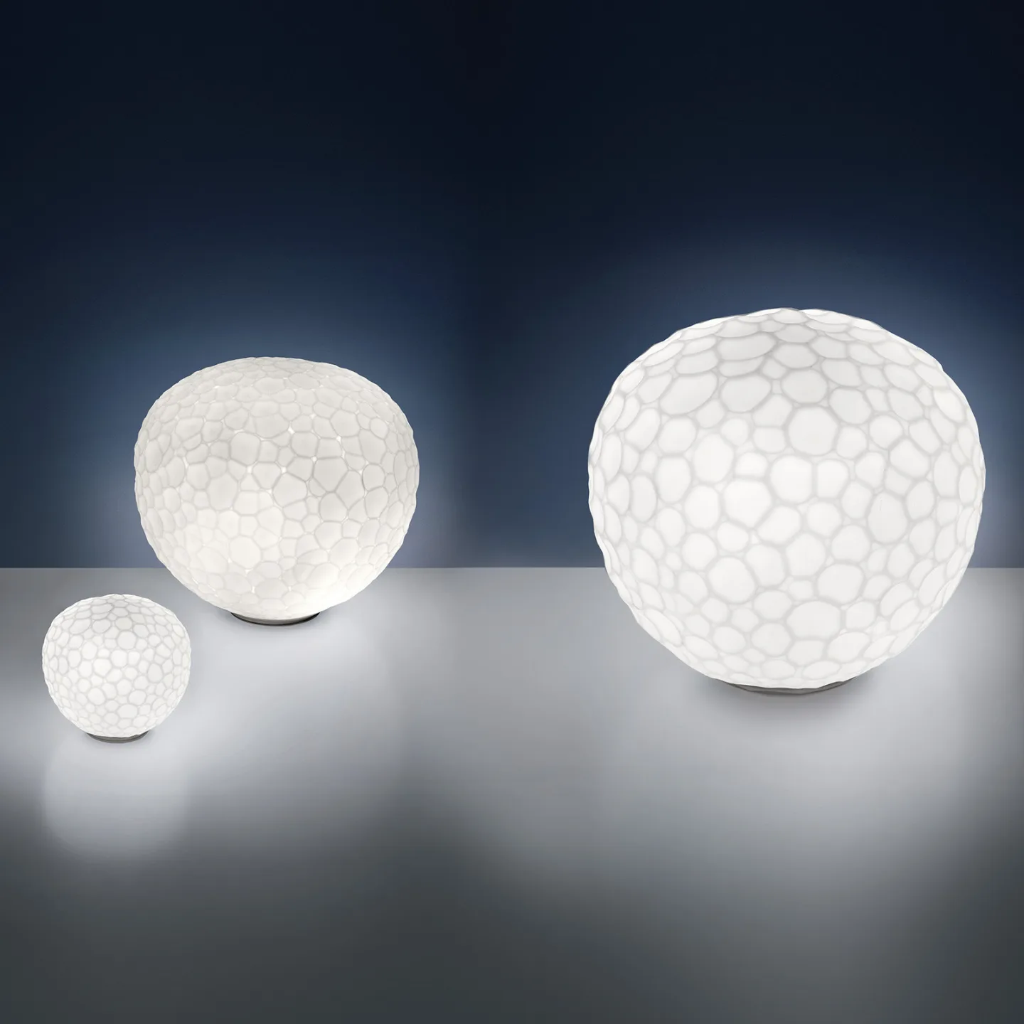 Meteorite 48 T Bordlampe - Artemide - Stue - Design - Glas - Kugle
