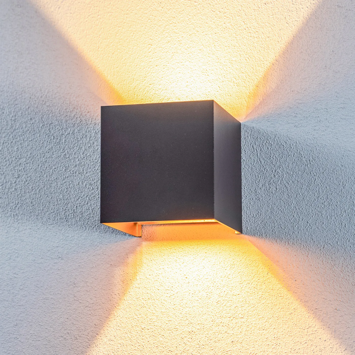 Nivar Square LED-udendørs væglampe, sort/guld – Lindby - Altan - Moderne - Metal - Kantet