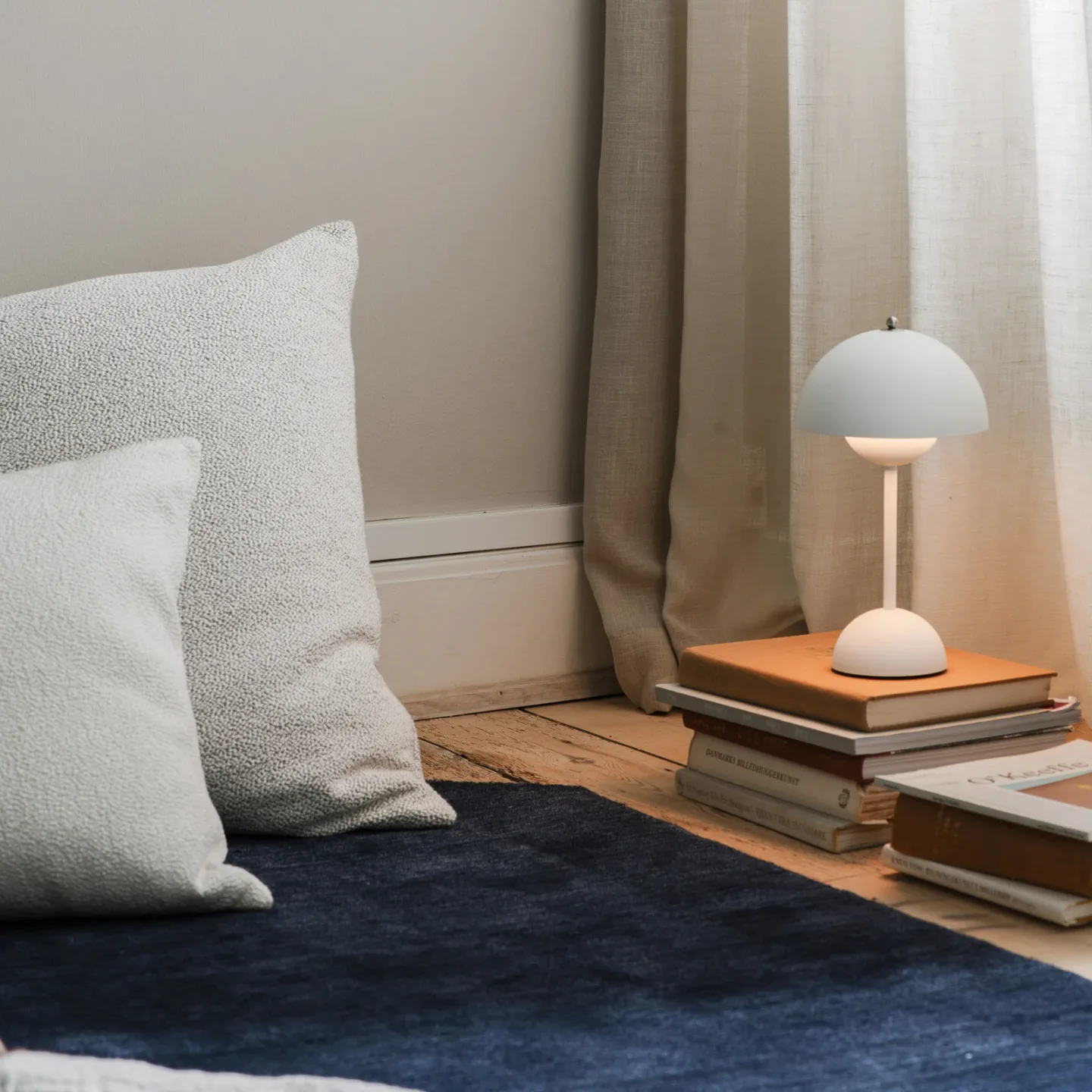 Flowerpot VP9 LED-batteridrevet bordlampe, hvid mat - &TRADITION - Stue - Design - Plastik - Med skærm