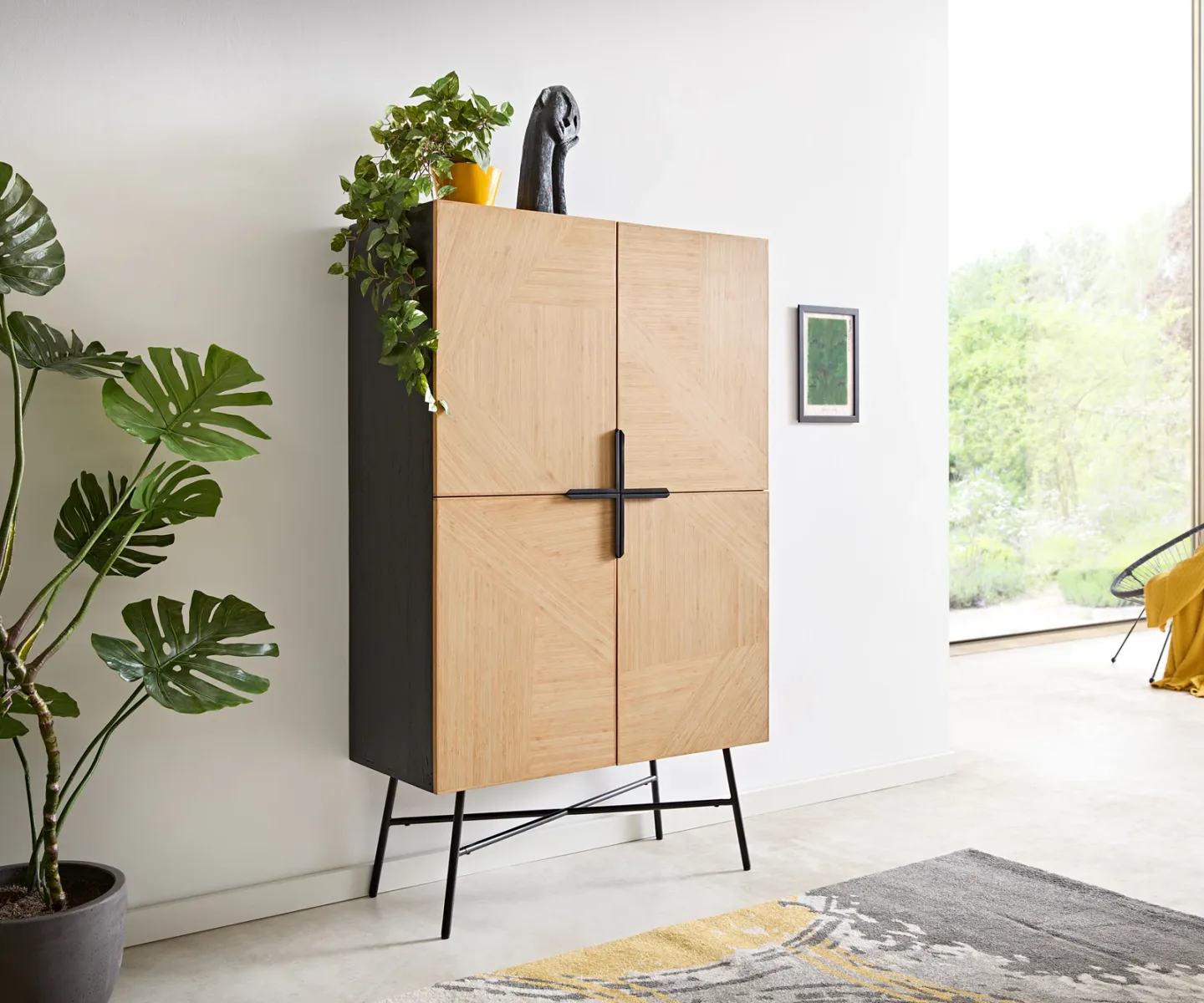 Highboard Mikkusu 90x150 cm Bambus Natur Mango Schwarz 4 Türen Metall Schwarz