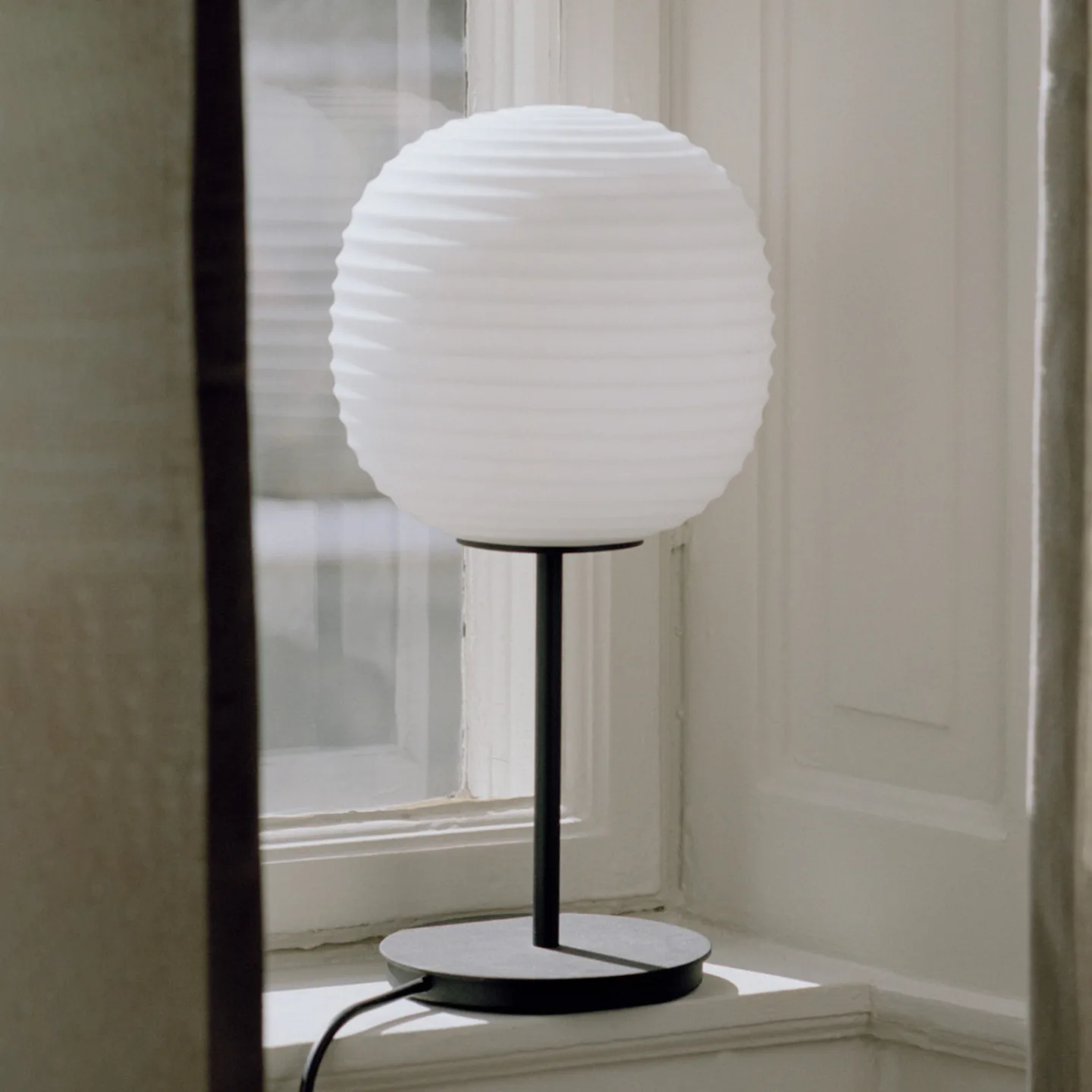 Lantern Small Tischleuchte - New Works - Wohnzimmer - Design - Glas - Kugel