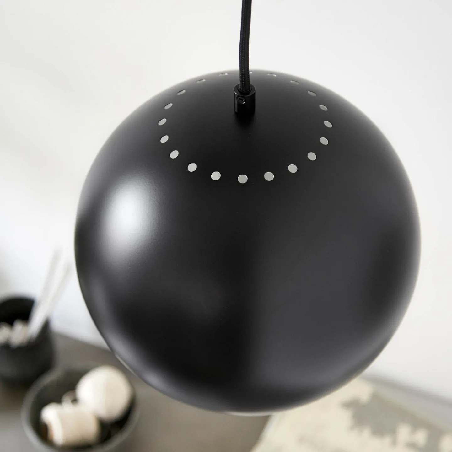 Ball Pendelleuchte Ø 25 cm Matt Black - Frandsen - Wohnzimmer - Design - Metall - Einflammig