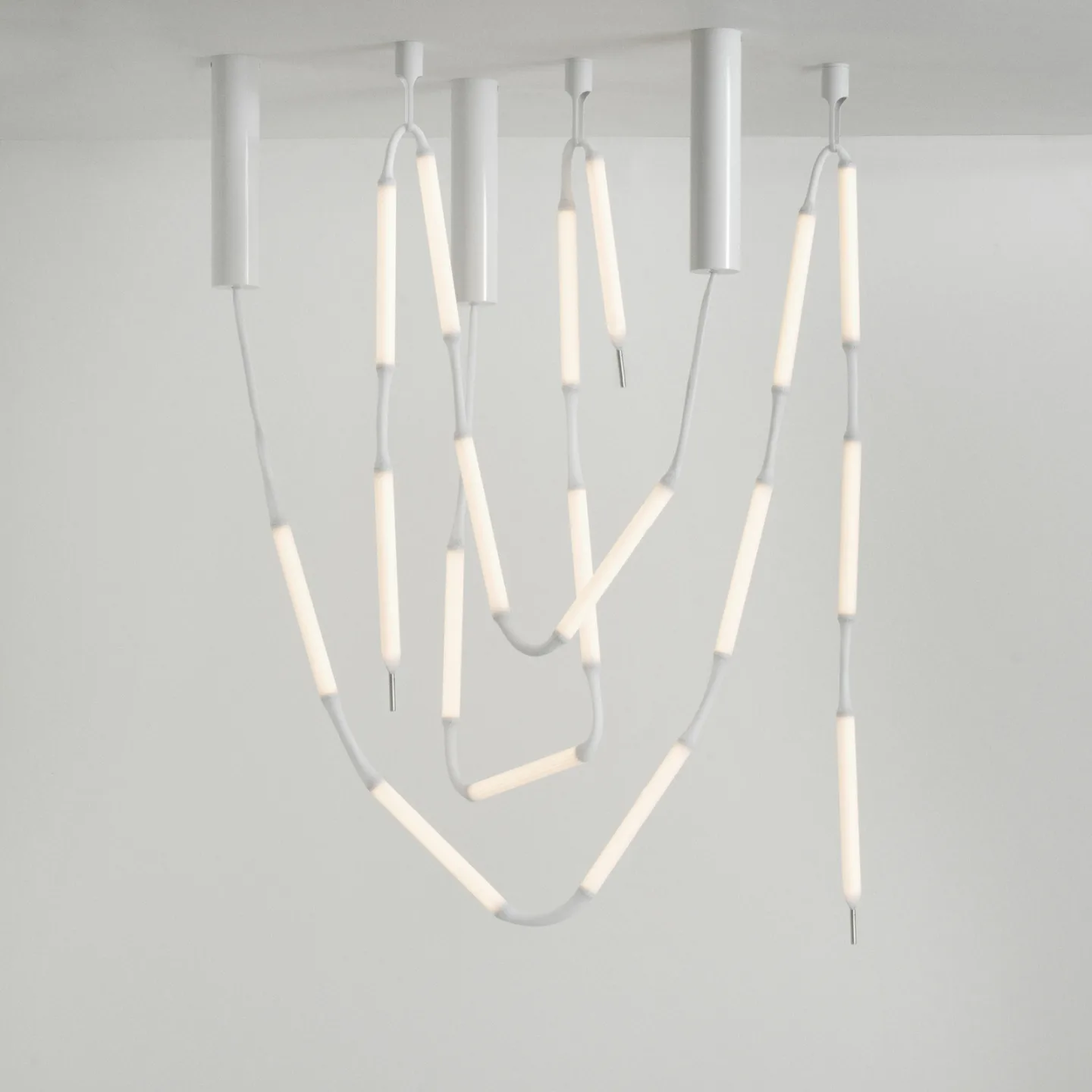 LED-hengelampe Reb, 8 lyskilder, hvit, lengde 404 cm, EU - Normann Copenhagen - Stue - Moderne - Plast - Med flere lyskilder