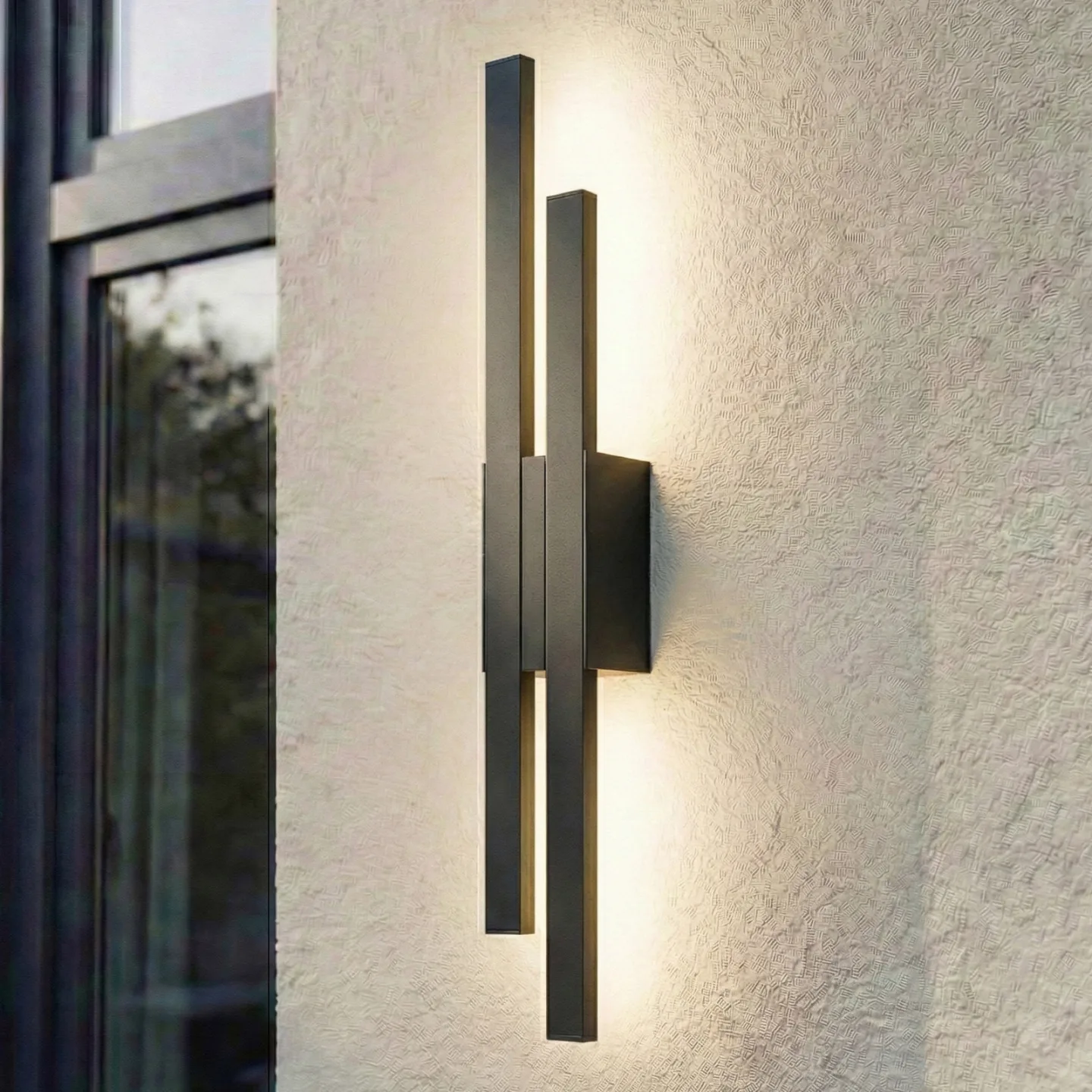 Sakari udendørs LED-væglampe, sort, aluminium, højde 59 cm – Lindby - Terrasse - Moderne - Med flere lyskilder