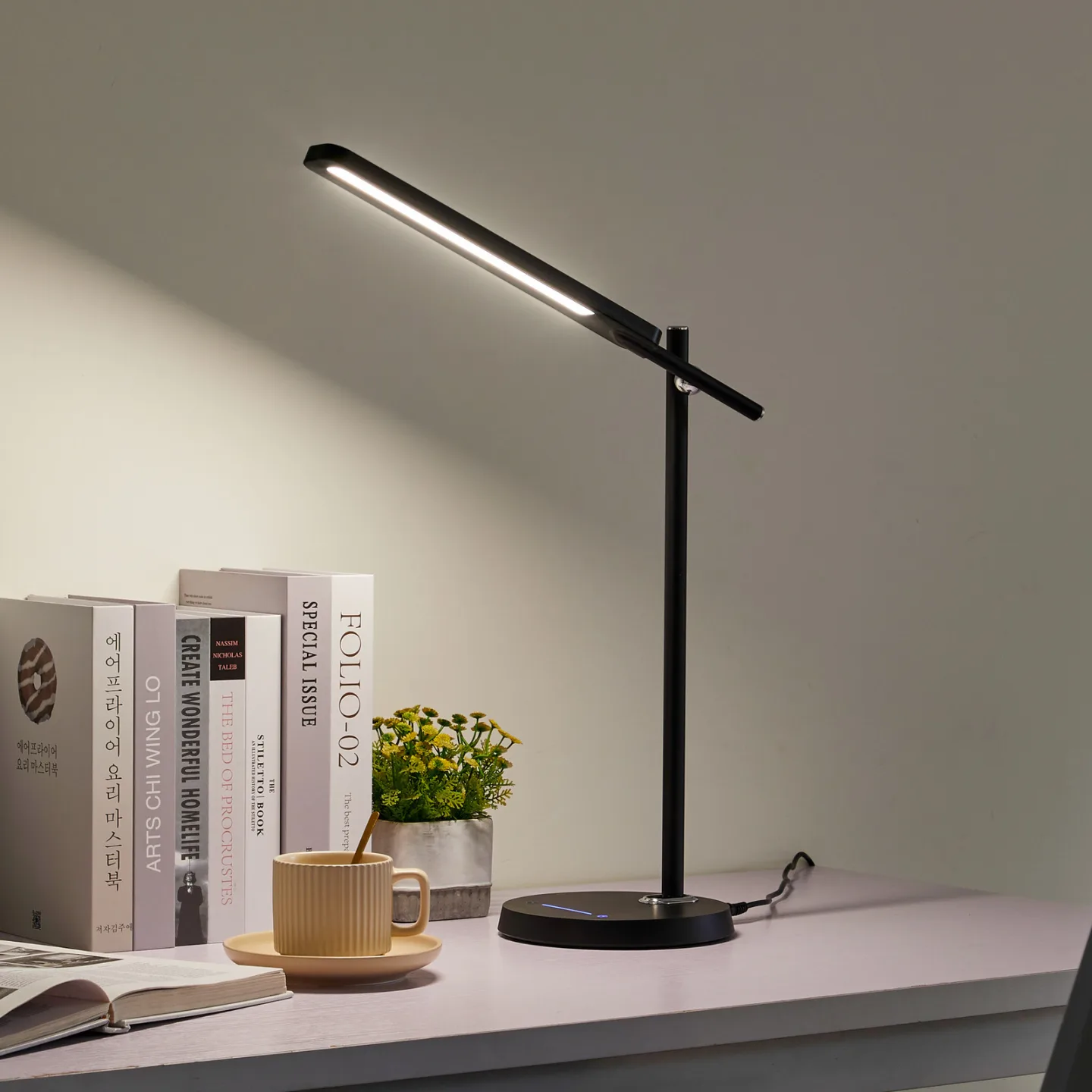 Valtorin LED Tischleuchte Black - Lindby - Arbeitszimmer / Büro - Modern - Kunststoff - Einflammig