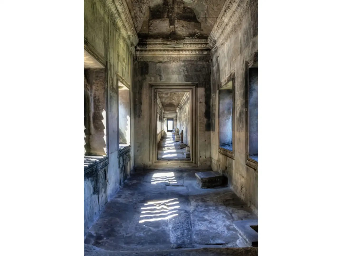 image LAND Digitaldruck auf Glas Alter Verlassener Flur | Schubiger Möbel