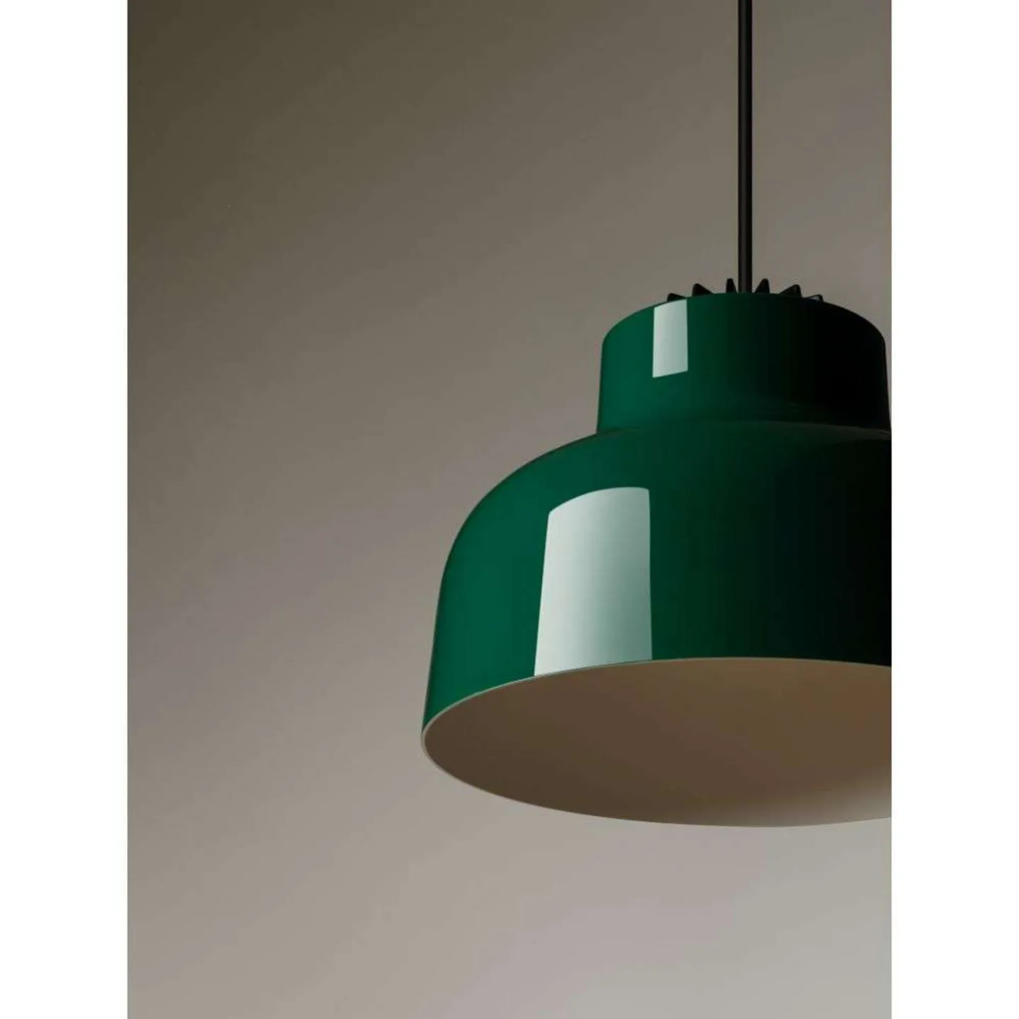 M64 Pendelleuchte Dim. Glossy English Green - Santa & Cole - Wohnzimmer - Aluminium