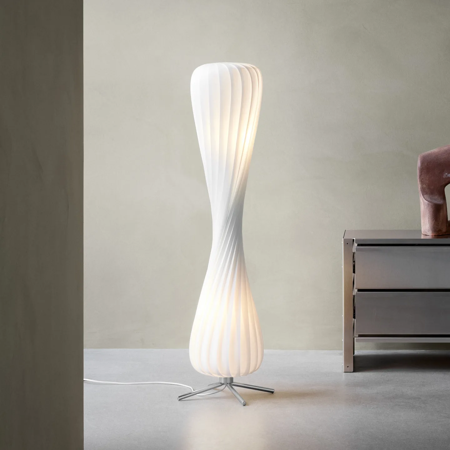 TR7 Gulvlampe 25x117 PP Plastic White - Tom Rossau - Stue - Plastik