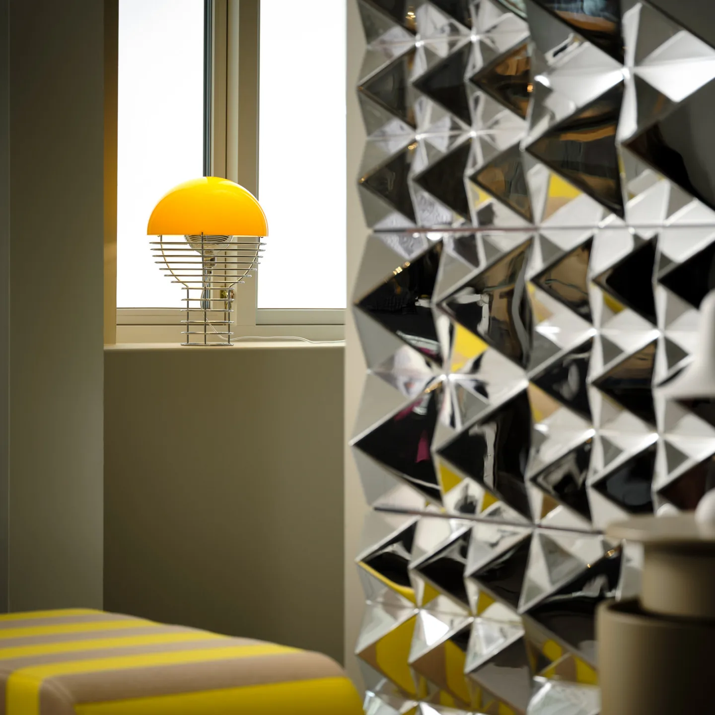 Wire Tischleuchte Ø30 Chrome/Yellow - Verpan Wire Small - Wohnzimmer - Design - Metall - Mit Schirm