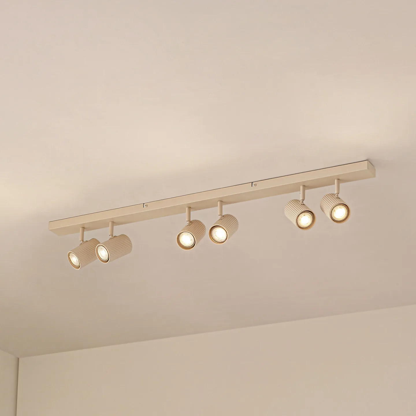 Kardis Deckenstrahler, beige, 6-flg., Metall, GU10 - Lindby - Flurbereich - Modern - Aluminium - Mehrflammig