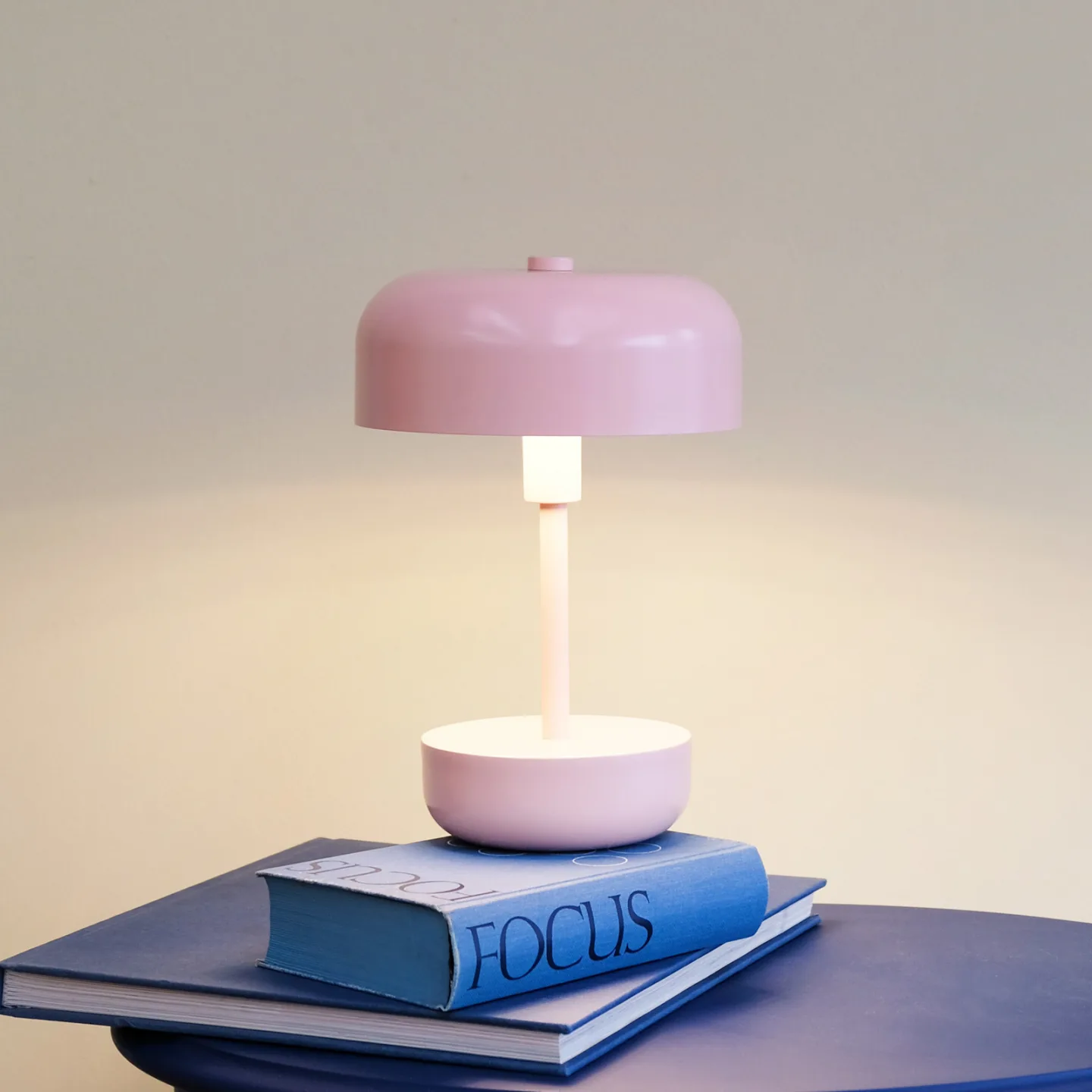 Haipot LED Portable Tischleuchte Rose - Dyberg Larsen - Wohnzimmer - Modern - Metall - Mit Schirm