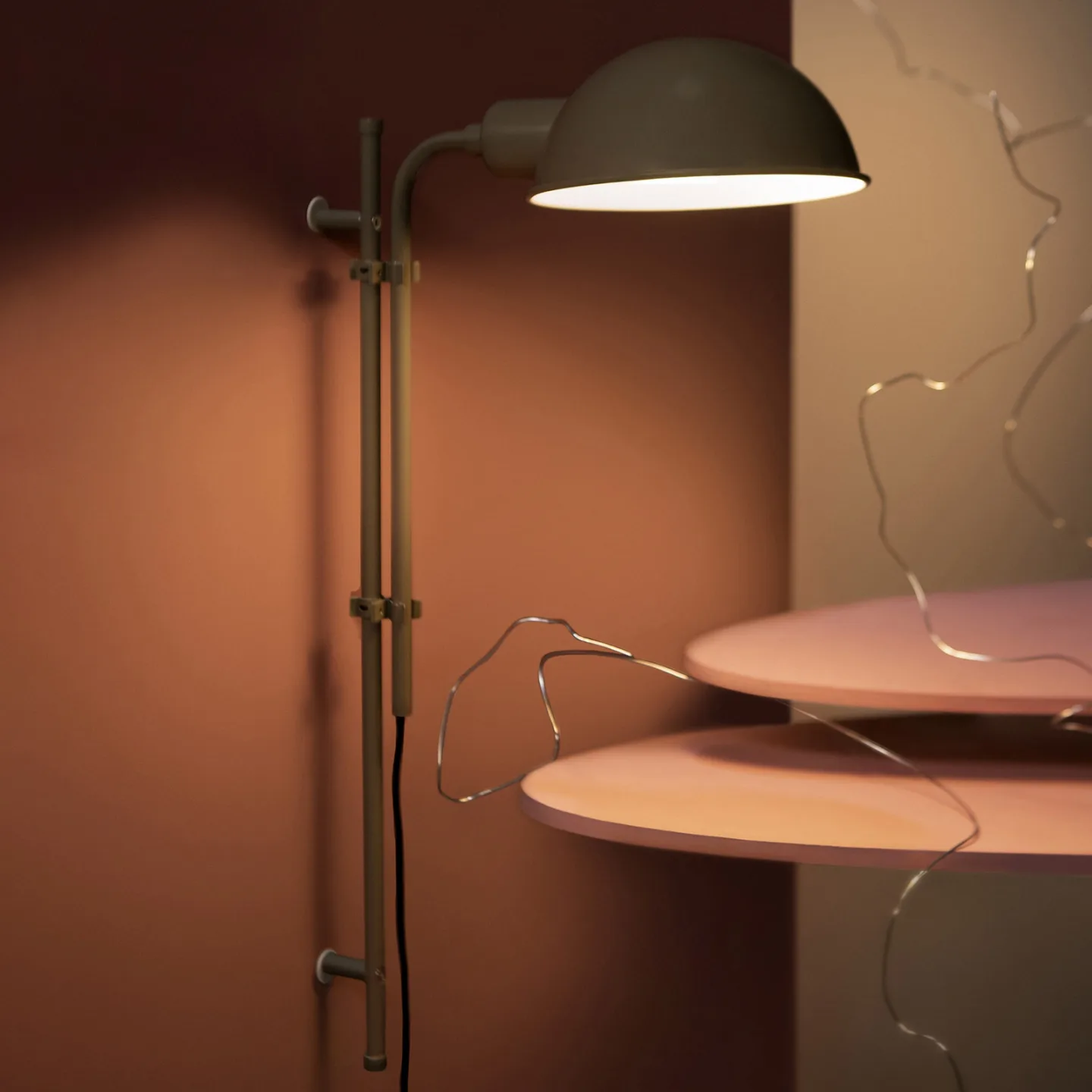 Marset Funiculi vägglampa moss grey