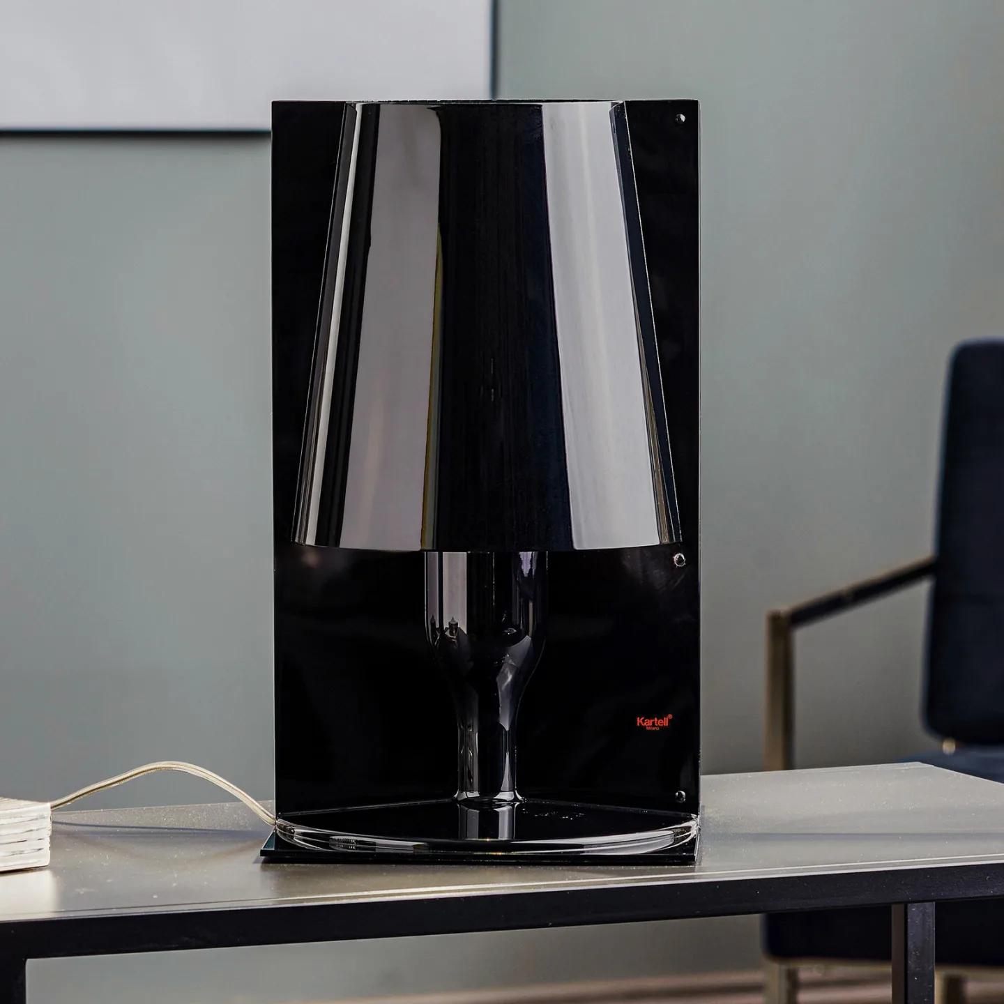 Take Designer-Tischleuchte, schwarz - Kartell - Wohnzimmer - Kunststoff - Mit Schirm