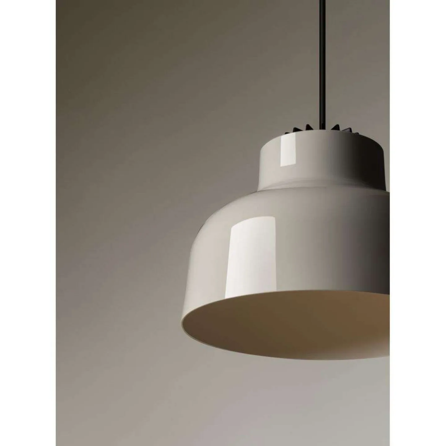 M64 Pendelleuchte Dim. Glossy Soft Stone - Santa & Cole - Wohnzimmer - Aluminium