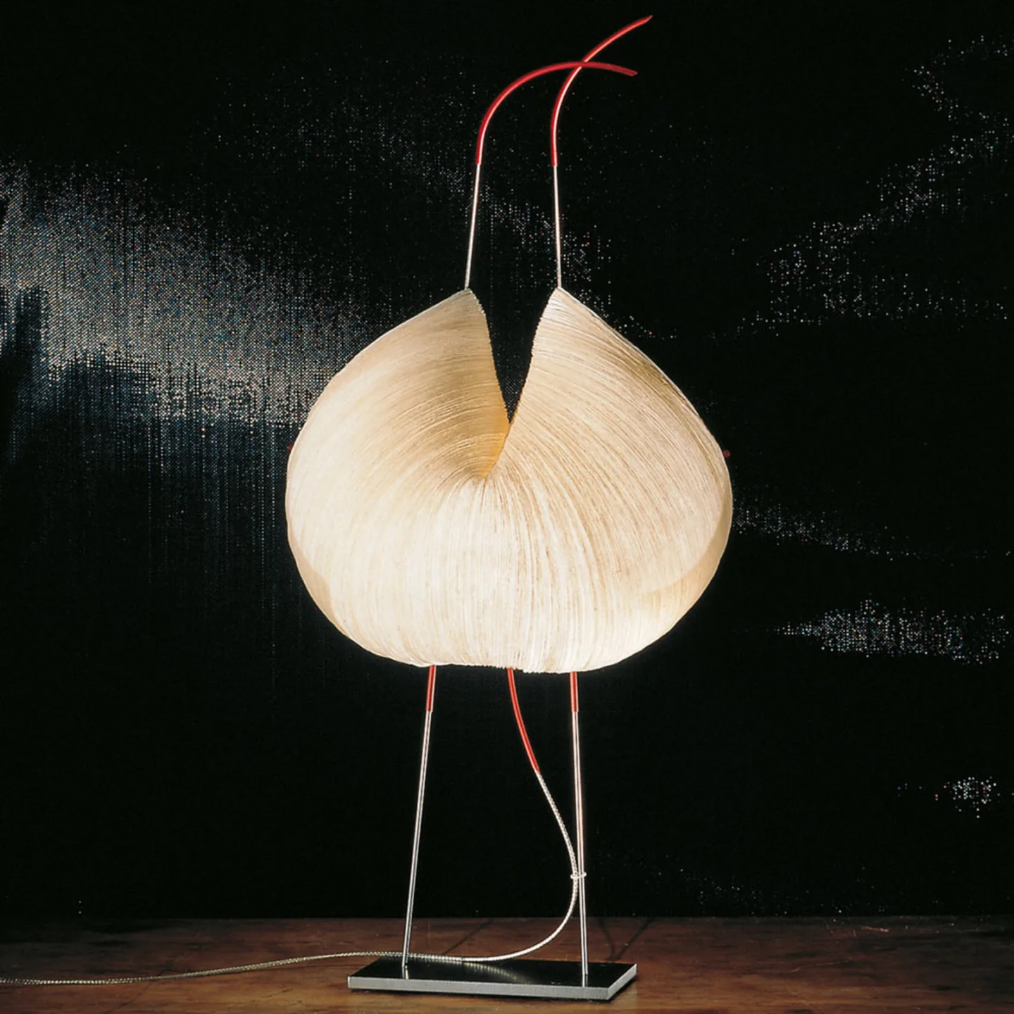 Poul Poul LED-bordlampe, beige, høyde 70 cm - Ingo Maurer - Stue - Design - Papir / kartong - Med en lyskilde