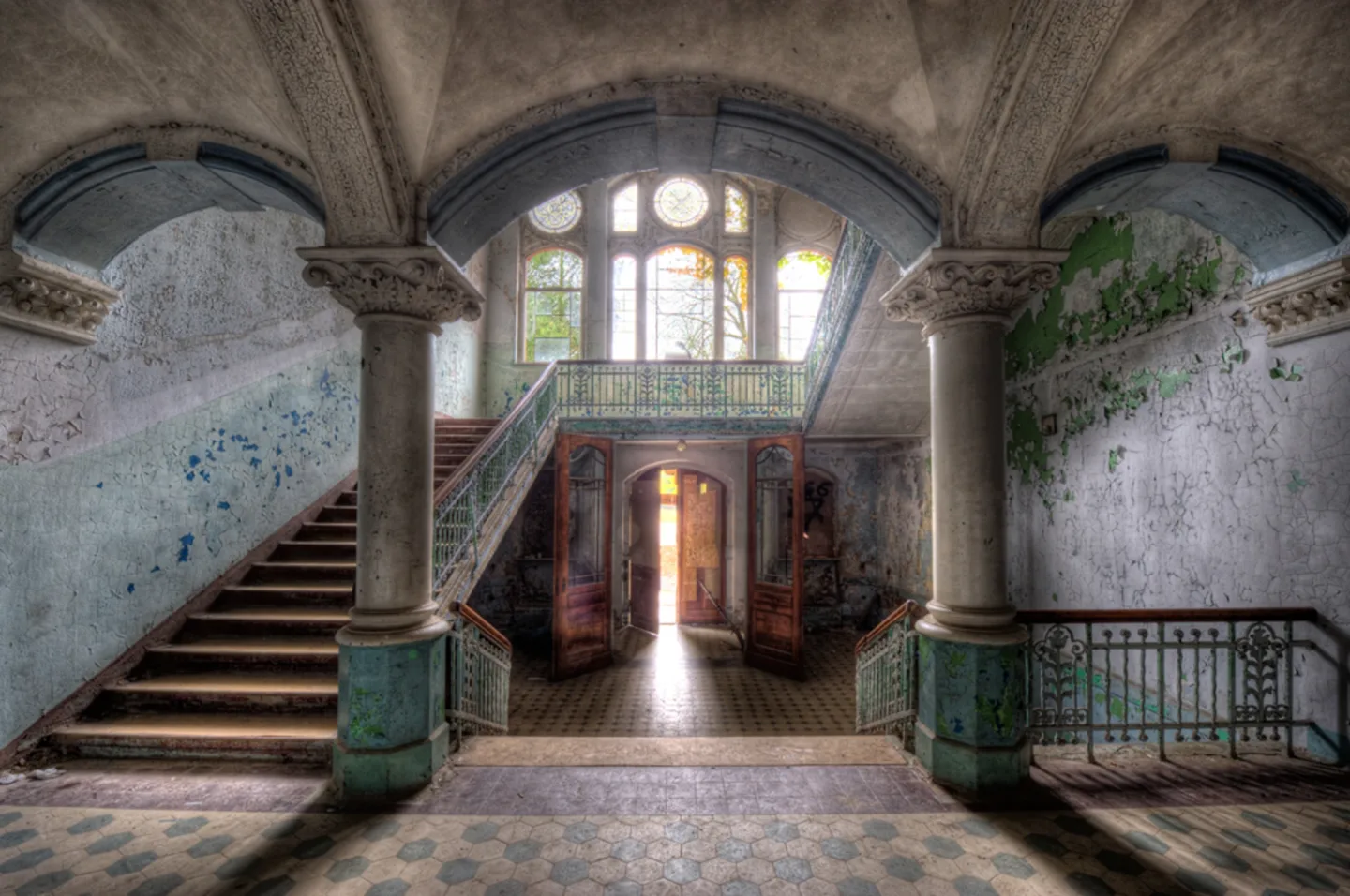image LAND Alubild Lost Place Treppenhaus 3 | Schubiger Möbel