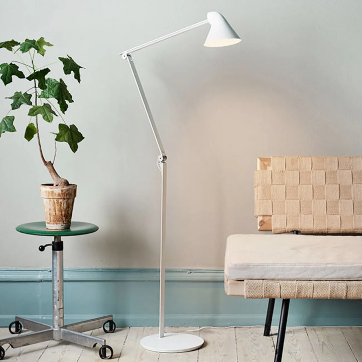 NJP Stehleuchte Weiß - Louis Poulsen - Wohnzimmer - Design - Metall - Mit Schirm