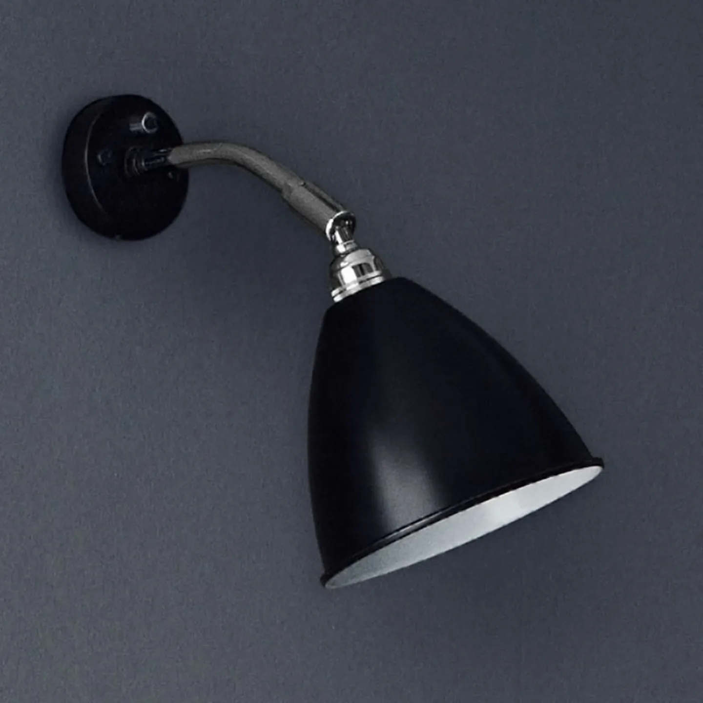 GUBI Bestlite BL7 Wandleuchte Schwarz / Chrom