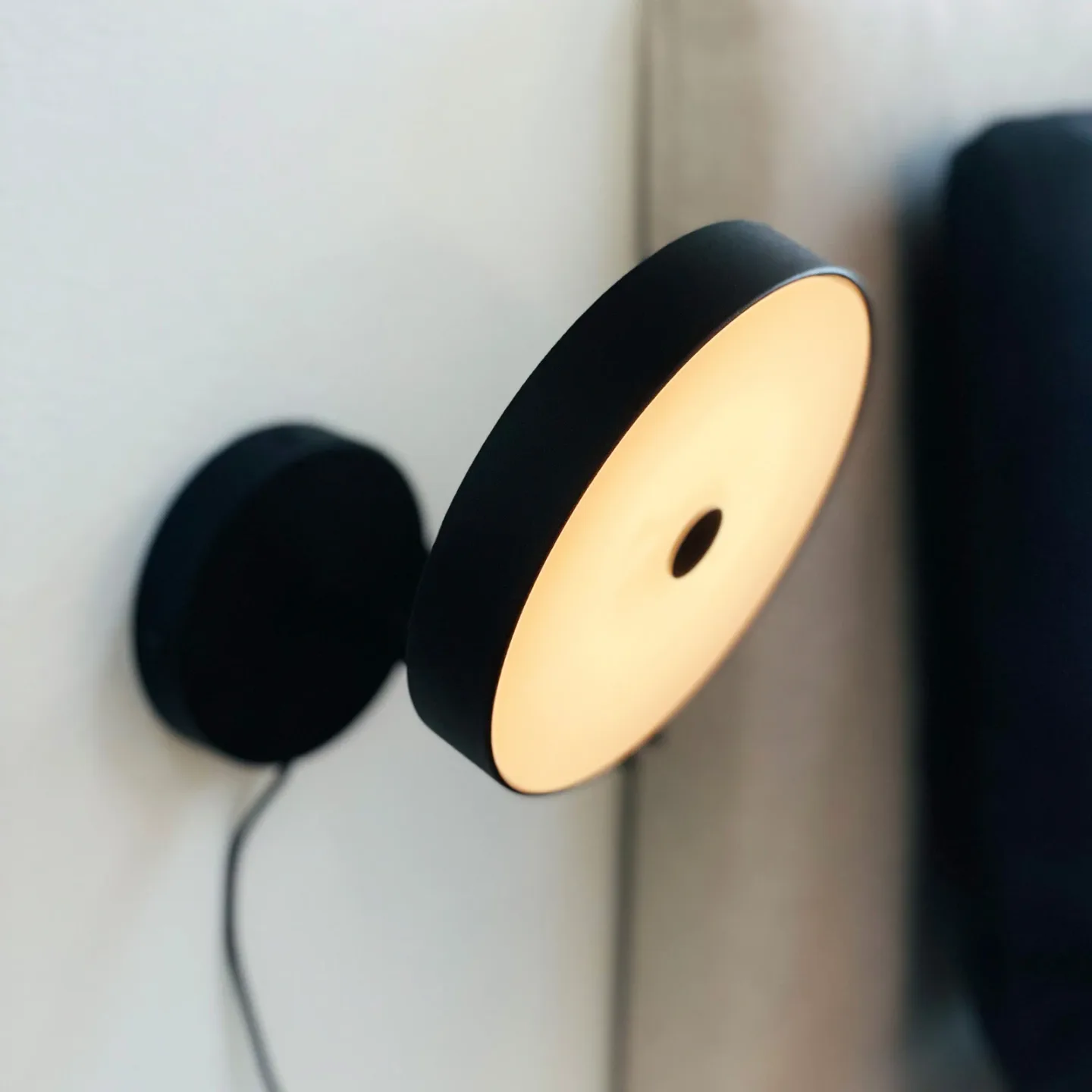 Starlight LED-vegglampe, svart, Ø 14 cm - Dyberg Larsen - Stue - Design - Metall - Med skjerm