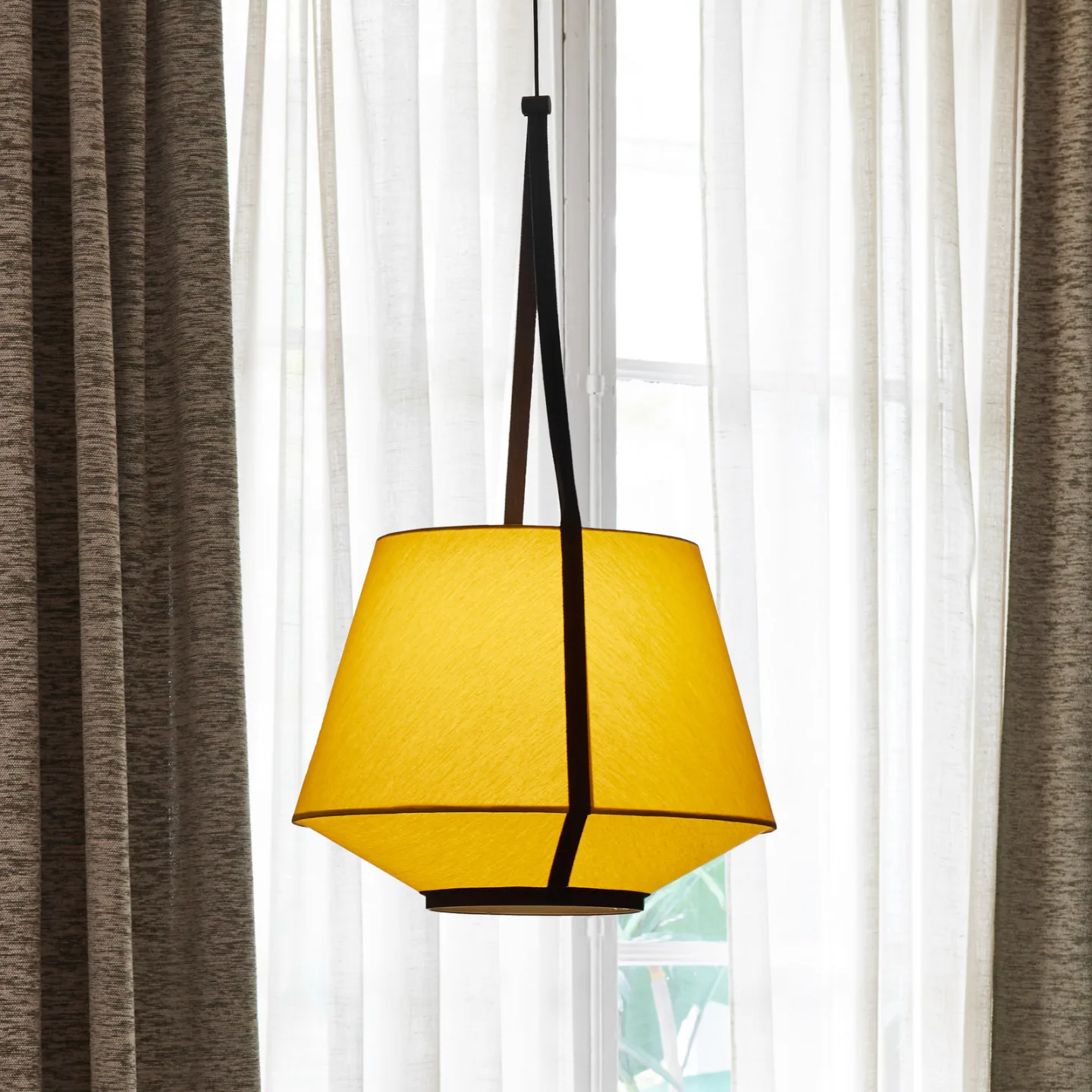 Carrie Taklampa S Curry - Forestier Carrie S - Vardagsrum - Design - Tyg / textil - Med en ljuskälla