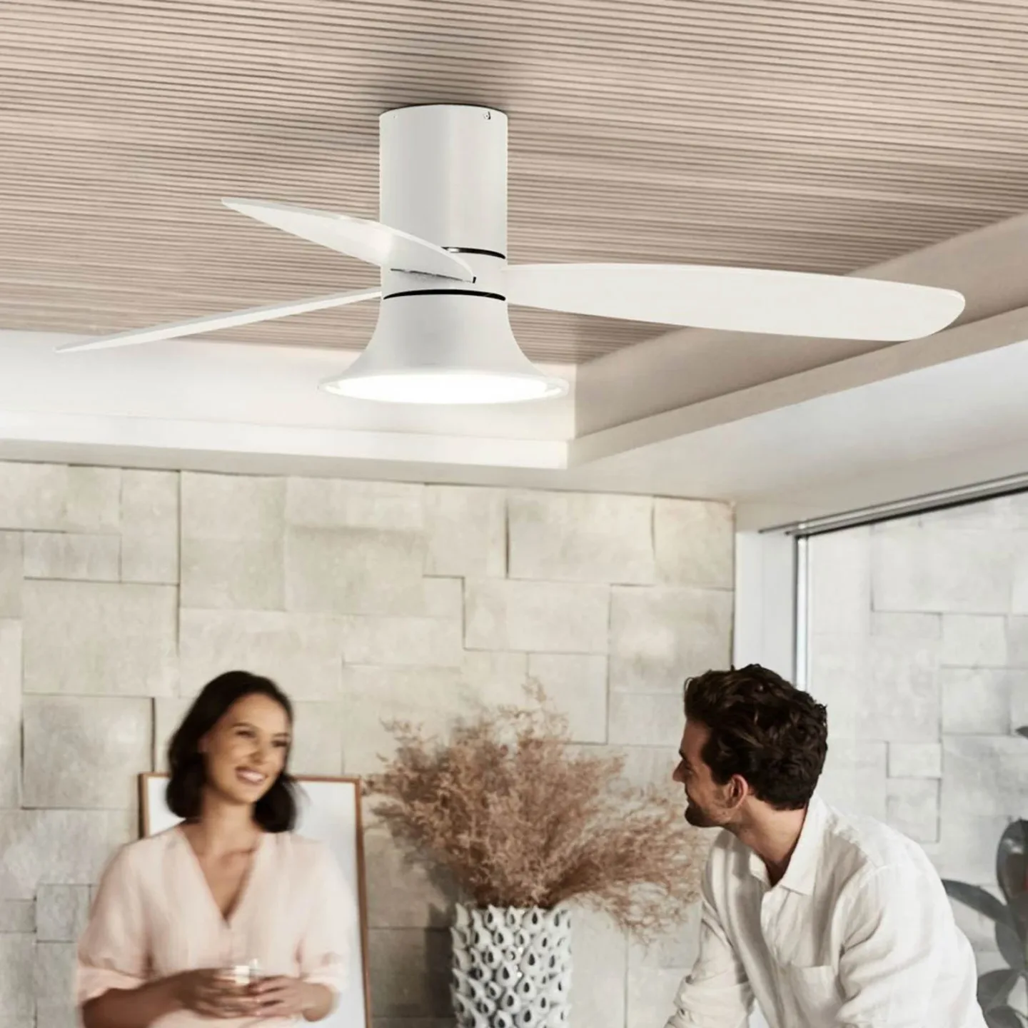 Flusso loftventilator med lys, hvid, Ø 132 cm, støjsvag – Beacon Beacon Lighting - Stue - Moderne - Træ