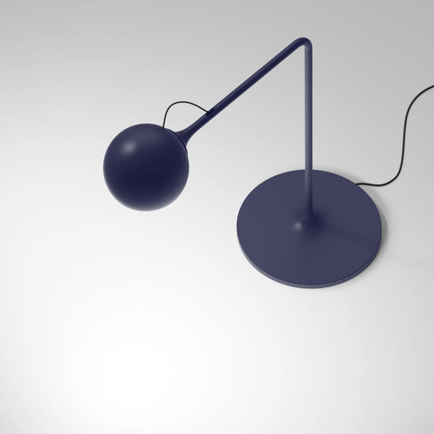 IXA Bordlampe Blue - Artemide - Stue - Design - Metal - Med skærm