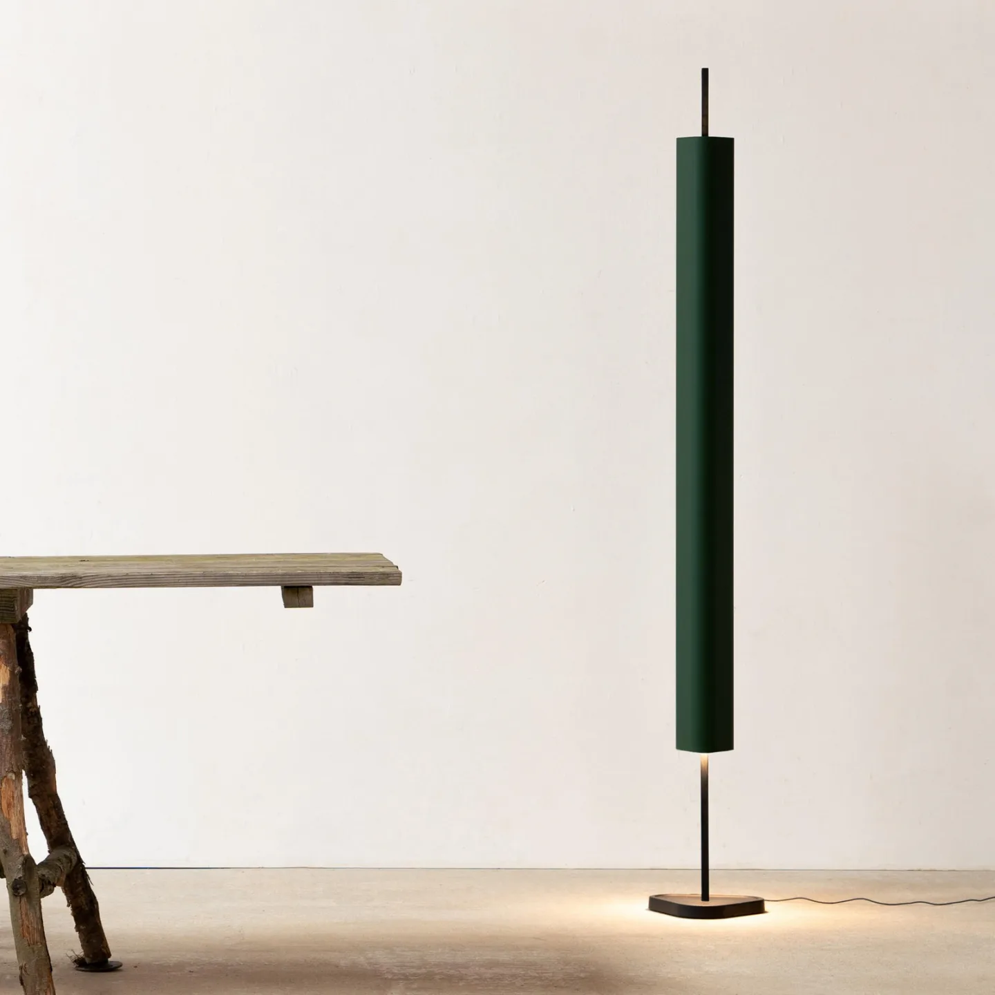 Emi Stehleuchte Deep Green - Flos - Wohnzimmer - Design - Aluminium - Gebündelt