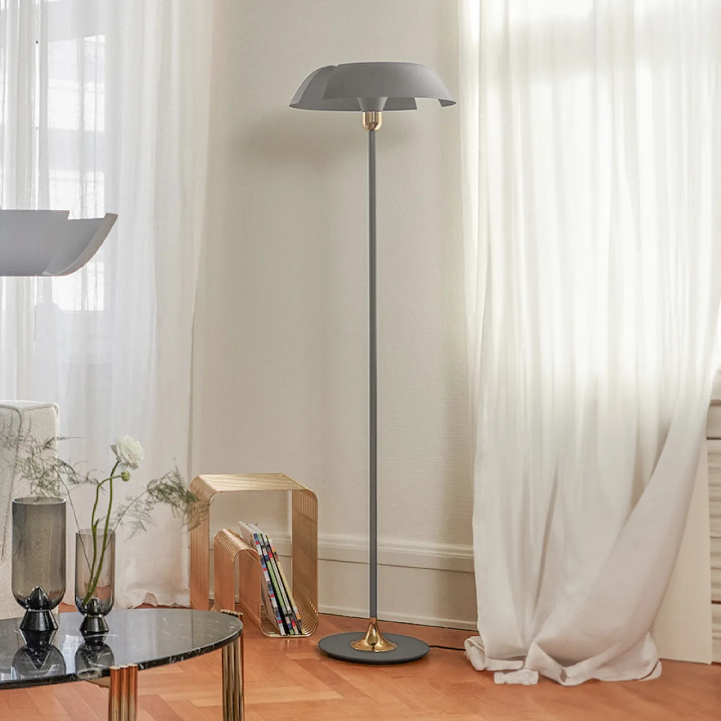 Cycnus Stehleuchte Taupe/Gold - AYTM - Wohnzimmer - Design - Metall - Einflammig