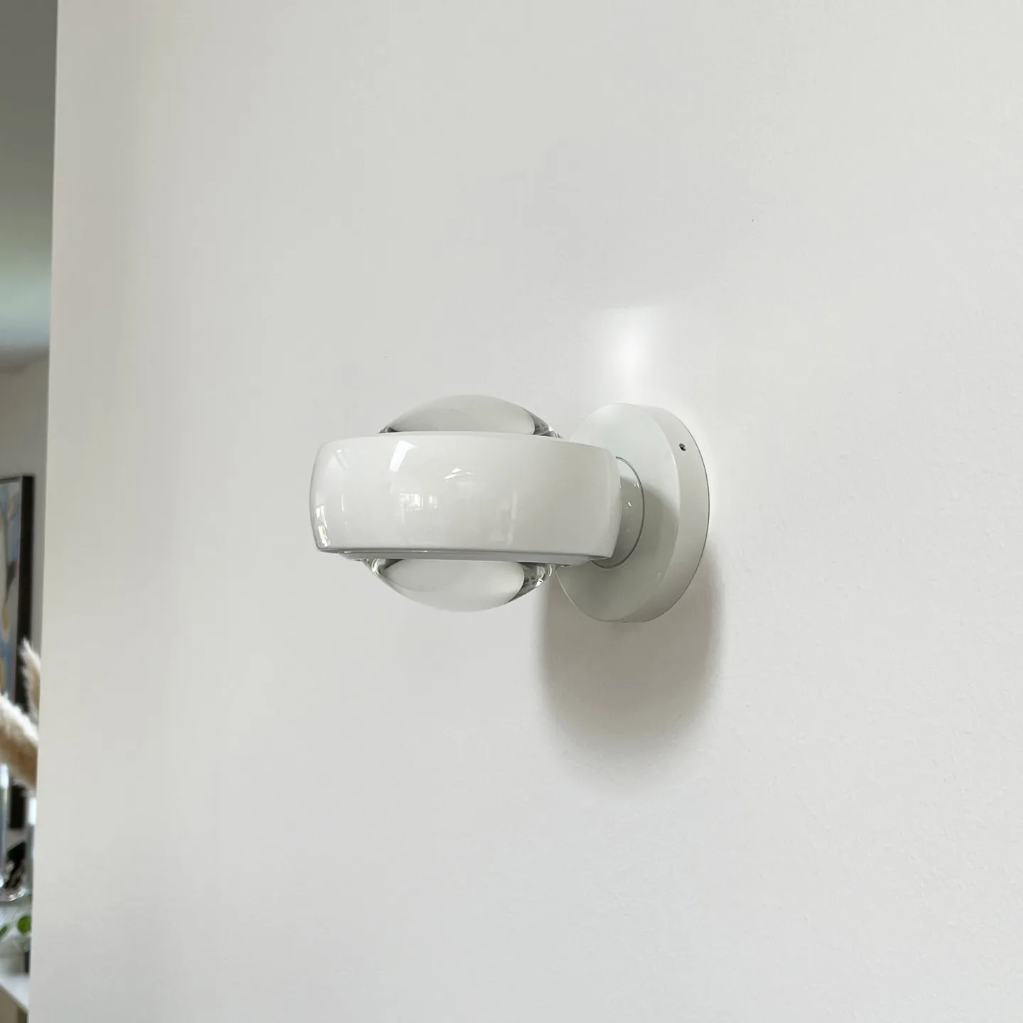 Optic væglampe Glossy White - LOOM DESIGN - Stue - Moderne - Aluminium - Rund