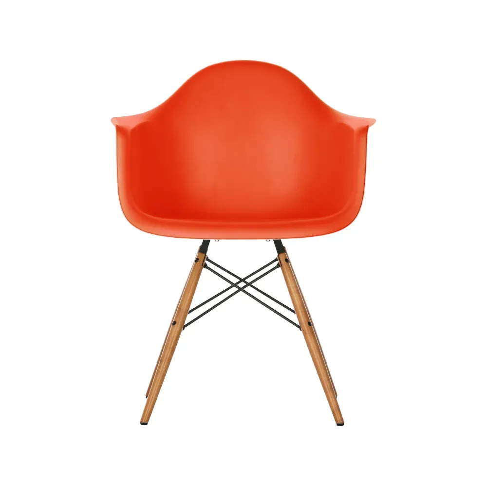 Vitra Eames Plastic Armchair RE DAW stol 03 poppy red-golden maple
