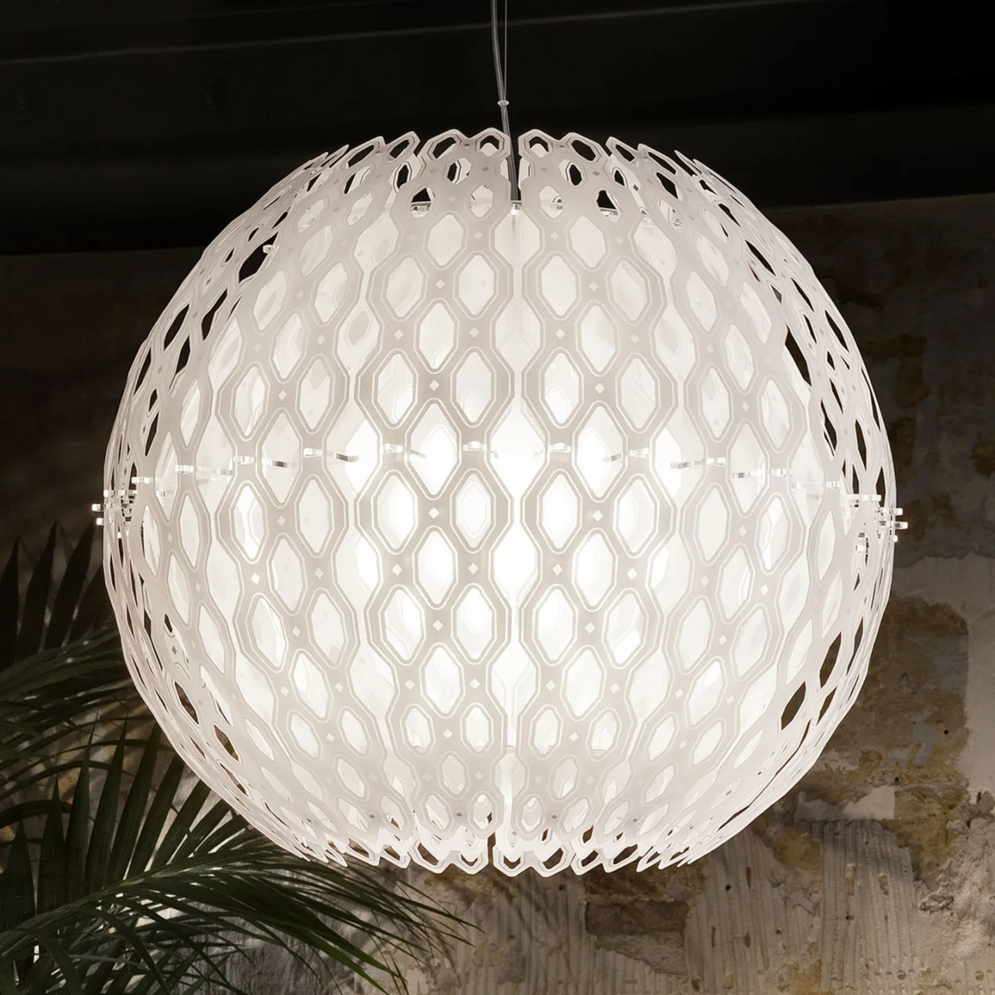 Charlotte Globe Pendel - Slamp - Stue - Design - Plastik - Kugle
