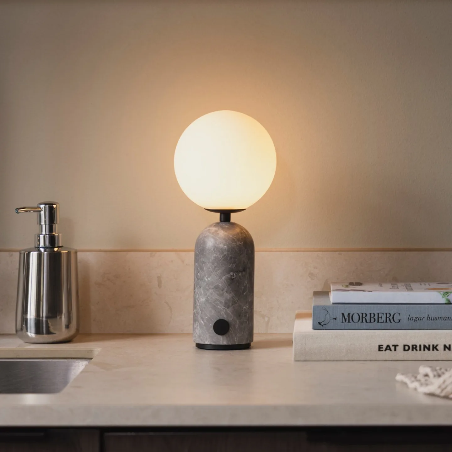 Torrano PORTABLE Tischlampe, Marmor grau - Globen Lighting - Wohnzimmer - Design - Stein - Einflammig