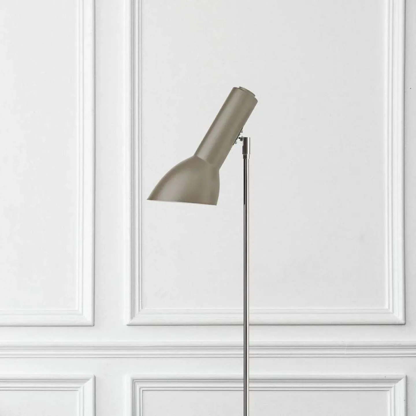 Oblique Stehleuchte Chrome/Sand - Cph Lighting - Wohnzimmer - Aluminium