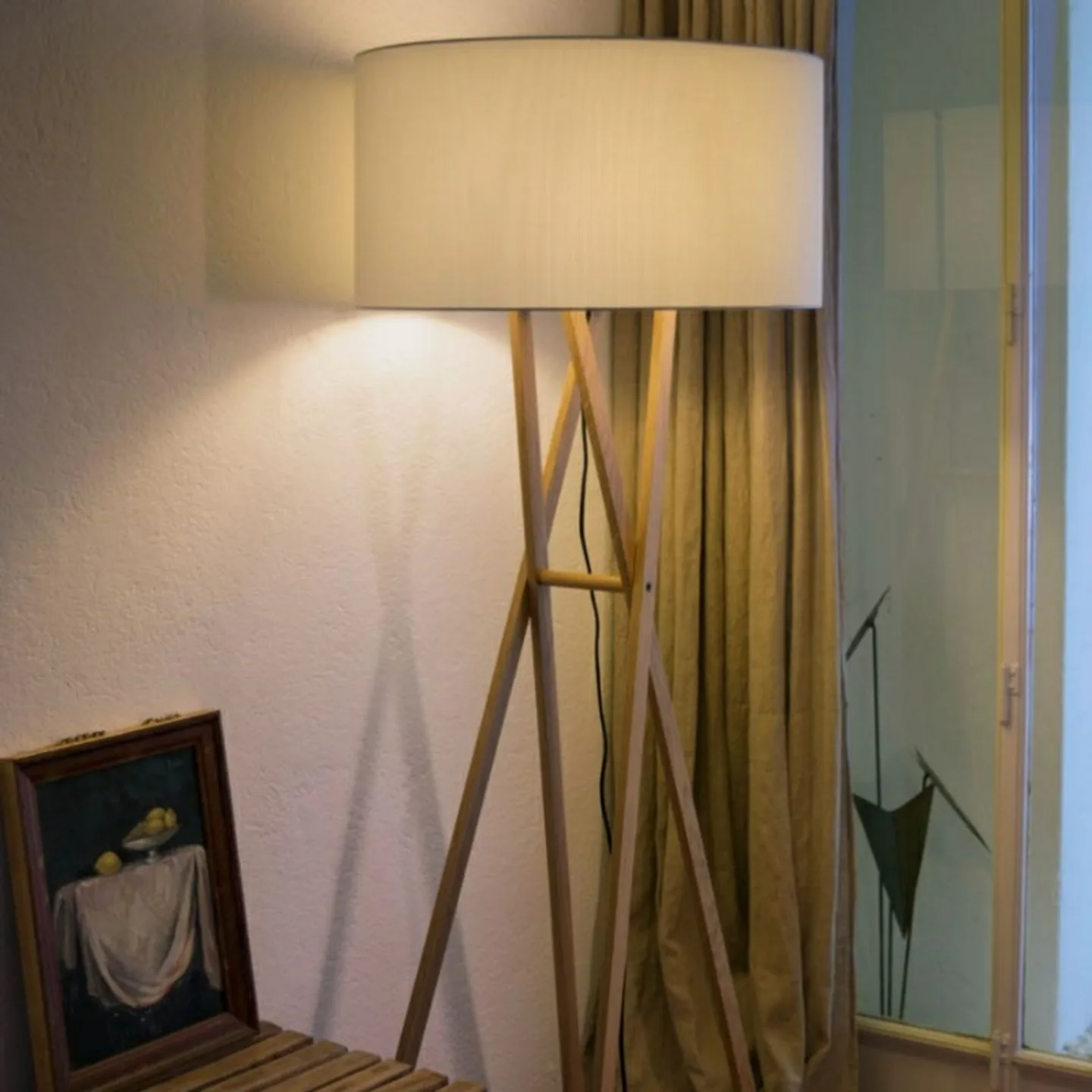 Cala P165 Golvlampa Vit Ek - Marset - Vardagsrum - Trä