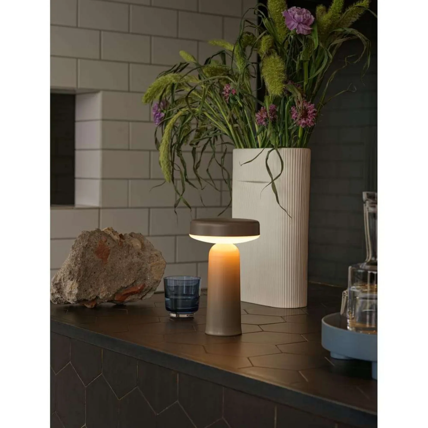 Ease Portable Tischleuchte Taupe - Muuto - Wohnzimmer - Kunststoff