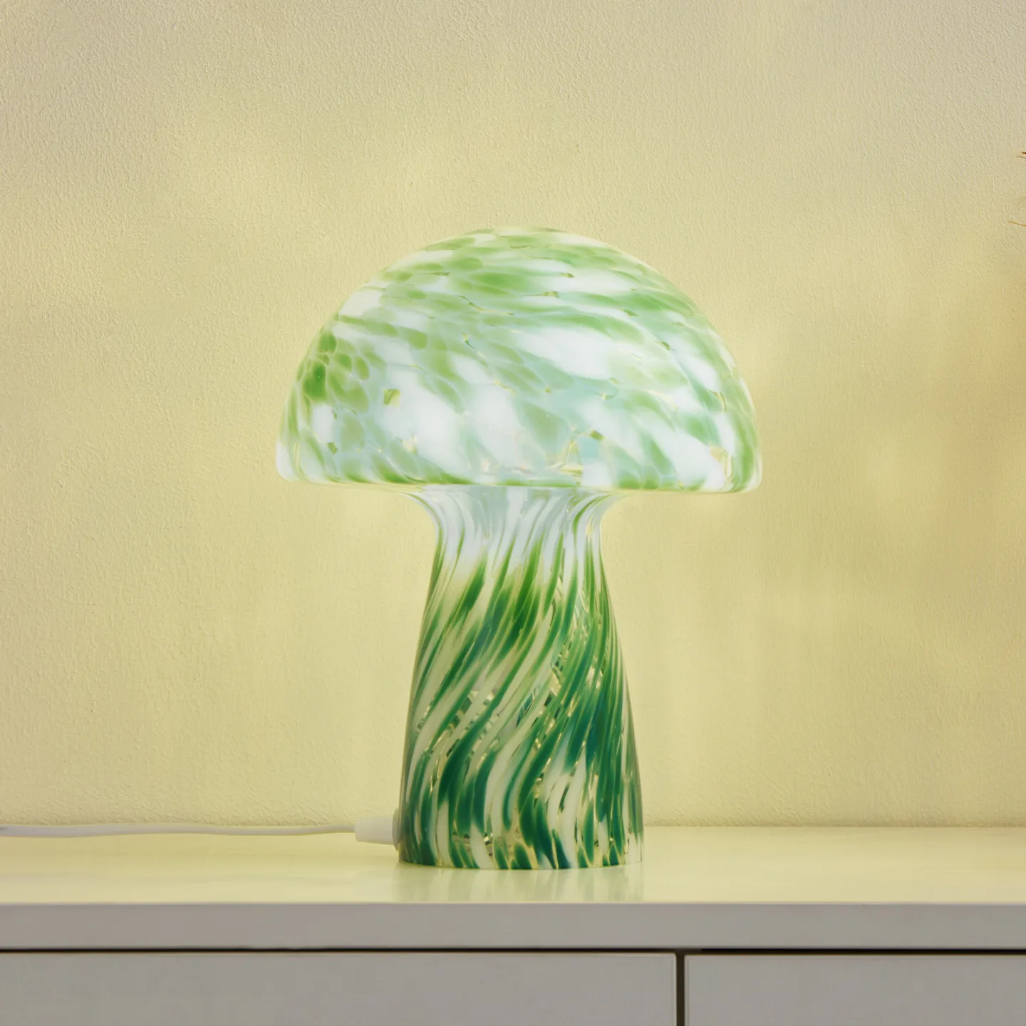 Hubi Bordslampa Grön - Lindby - Vardagsrum - Modern - Glas - Med en ljuskälla