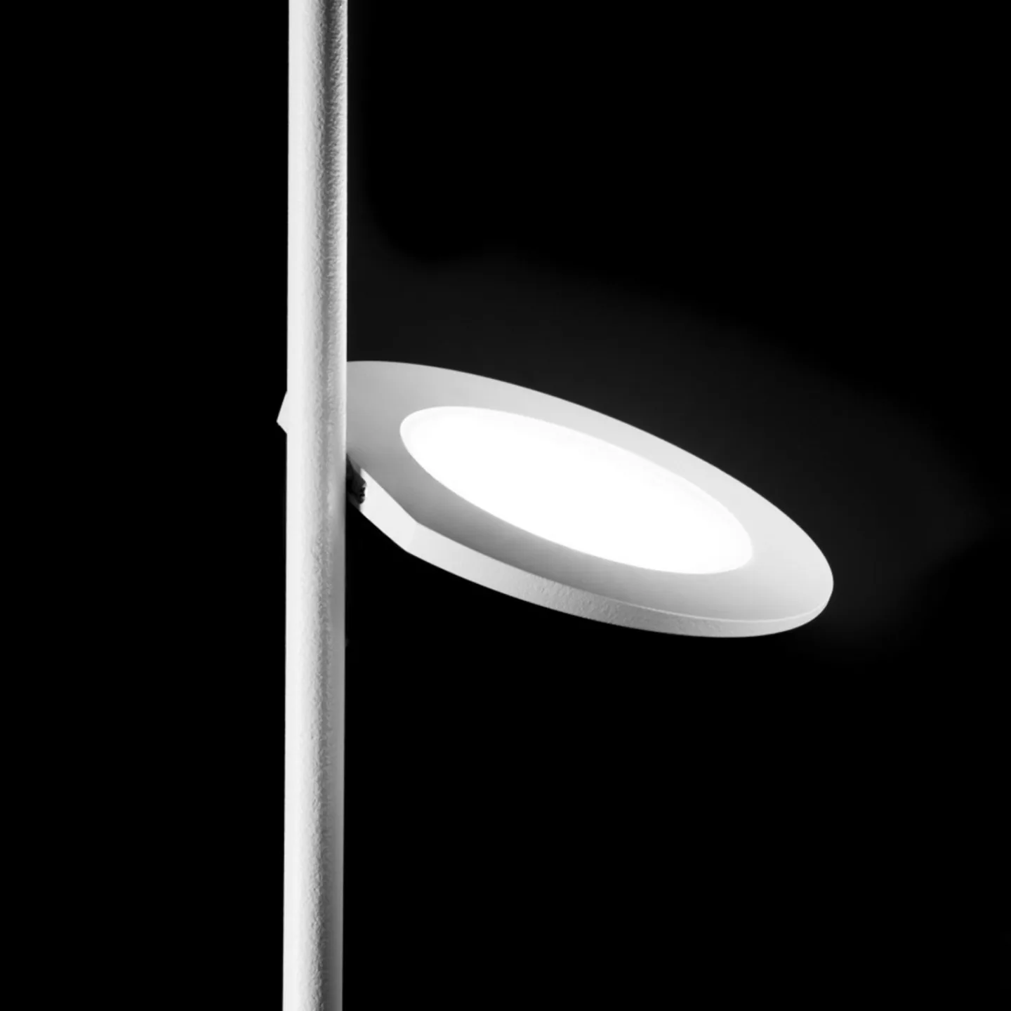 Kimia LED-gulvlampe, svart, høyde 190 cm - Stilnovo - Stue - Design - Metall