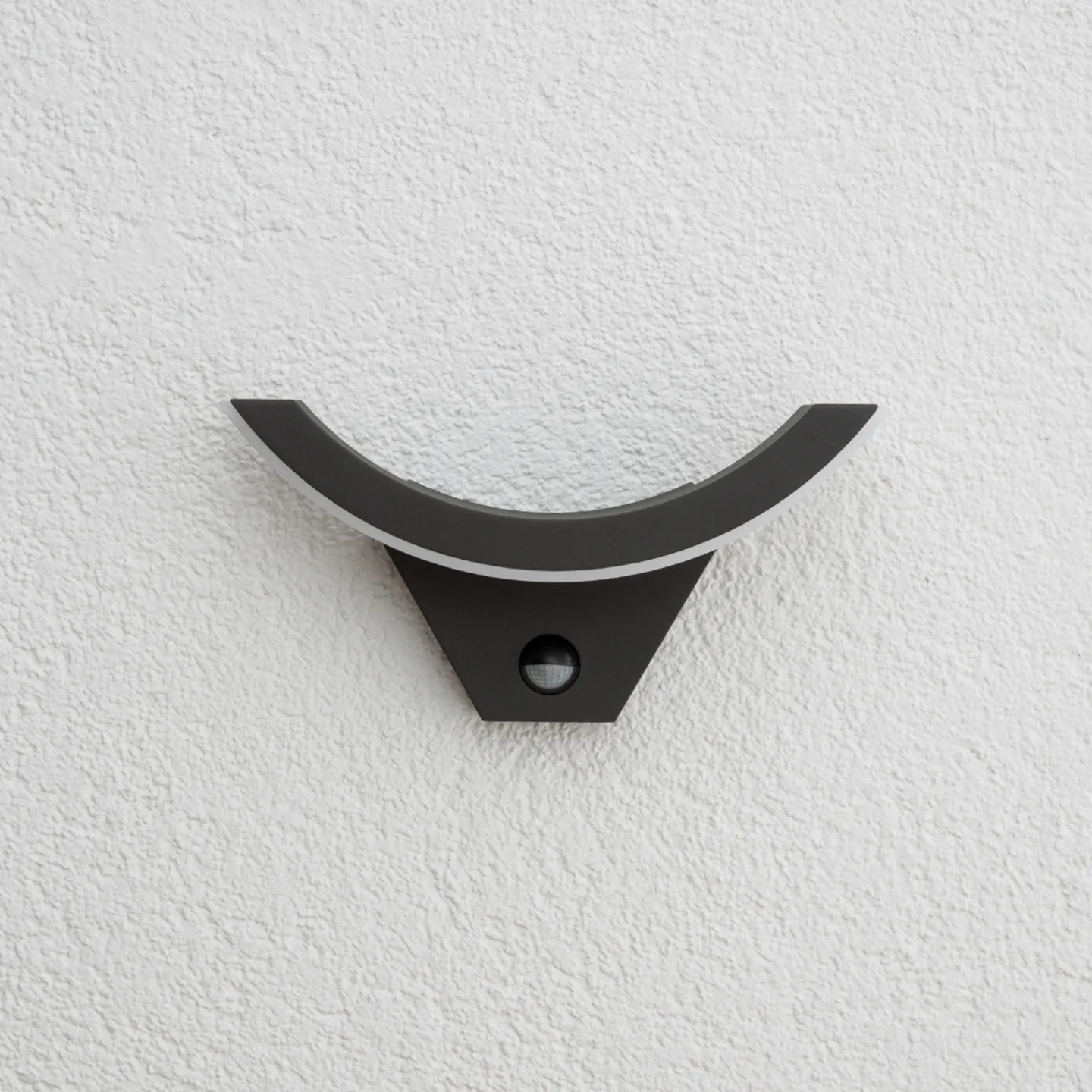 Half Utomhus Vägglampa w/Sensor Graphite - Lucande - Balkong - Modern - Aluminium - Med en ljuskälla
