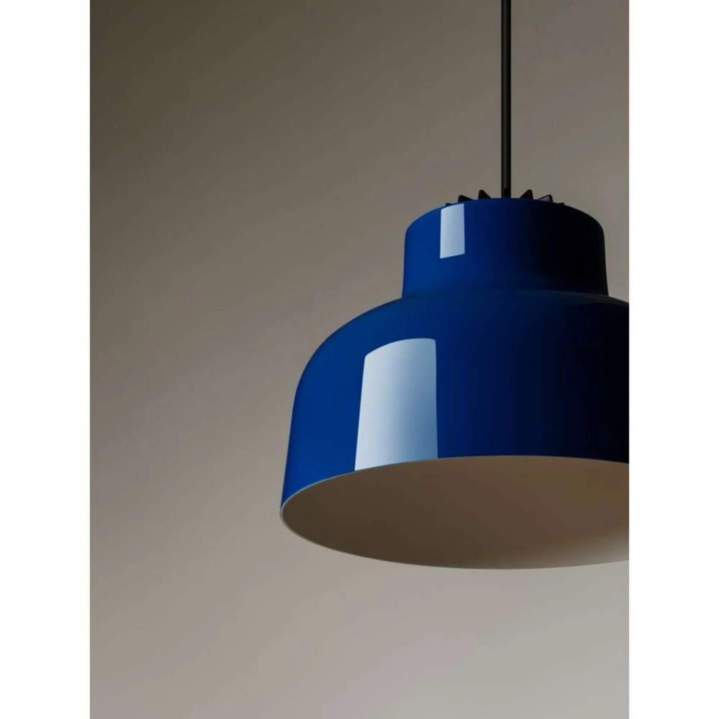 M64 LED-Pendelleuchte, dunkelblau, dimmbar - Santa & Cole - Wohnzimmer - Aluminium