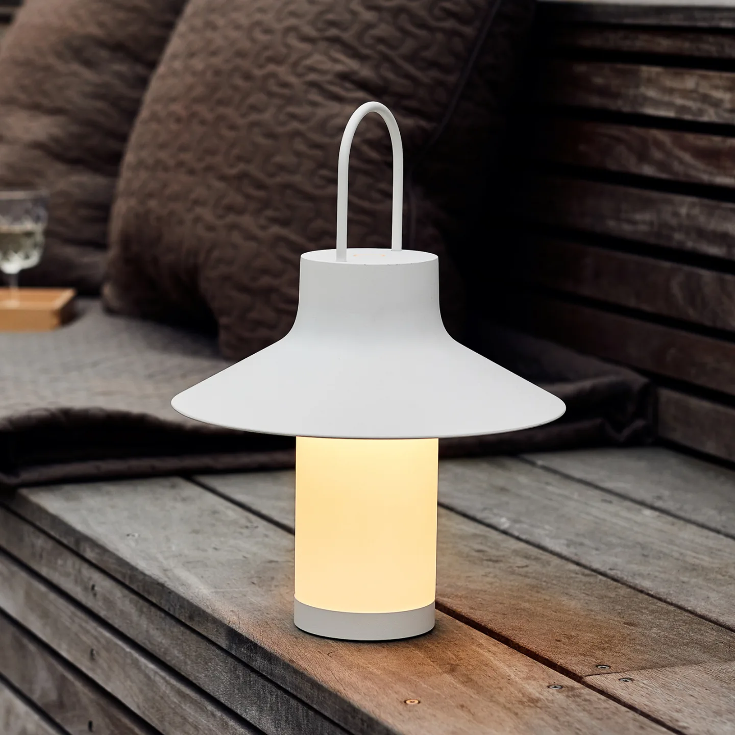 Shadow Portable Tischleuchte L White - Loom Design - Terrasse - Modern - Aluminium - Mit Schirm