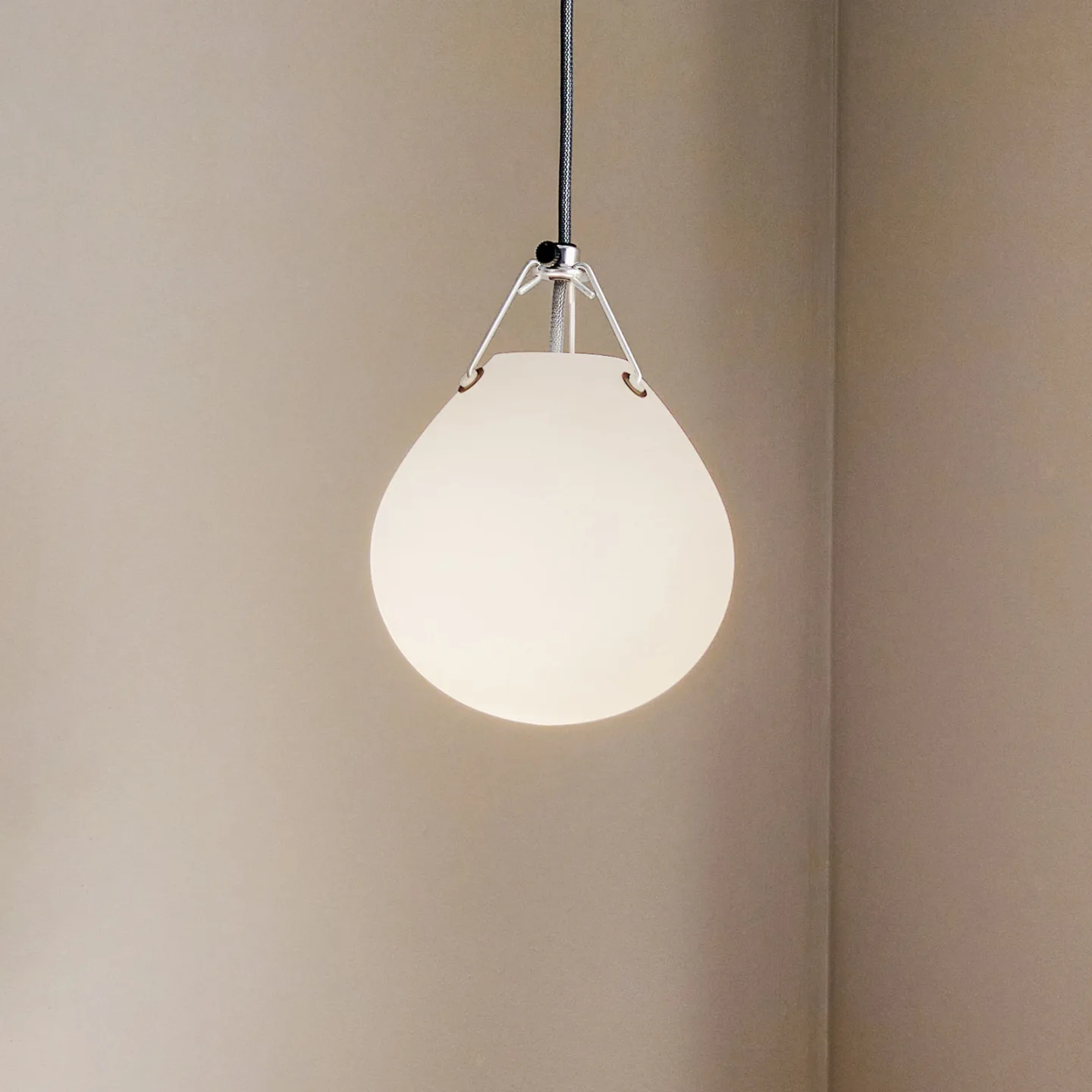 Moser Pendelleuchte Ø185 Matt White/Opal - Louis Poulsen - Wohnzimmer - Design - Glas - Einflammig