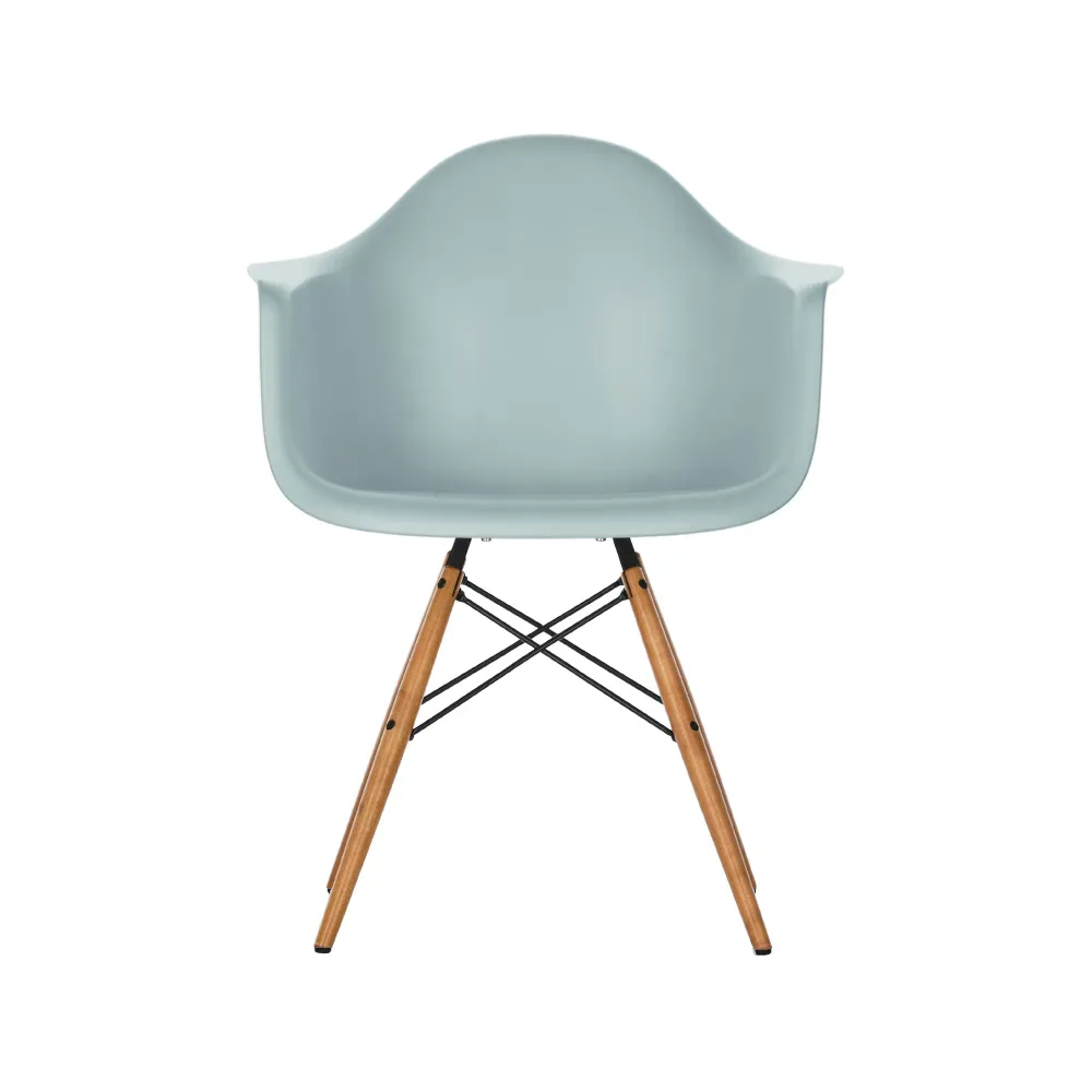 Vitra Eames Plastic Armchair RE DAW stol 23 ice grey-golden maple
