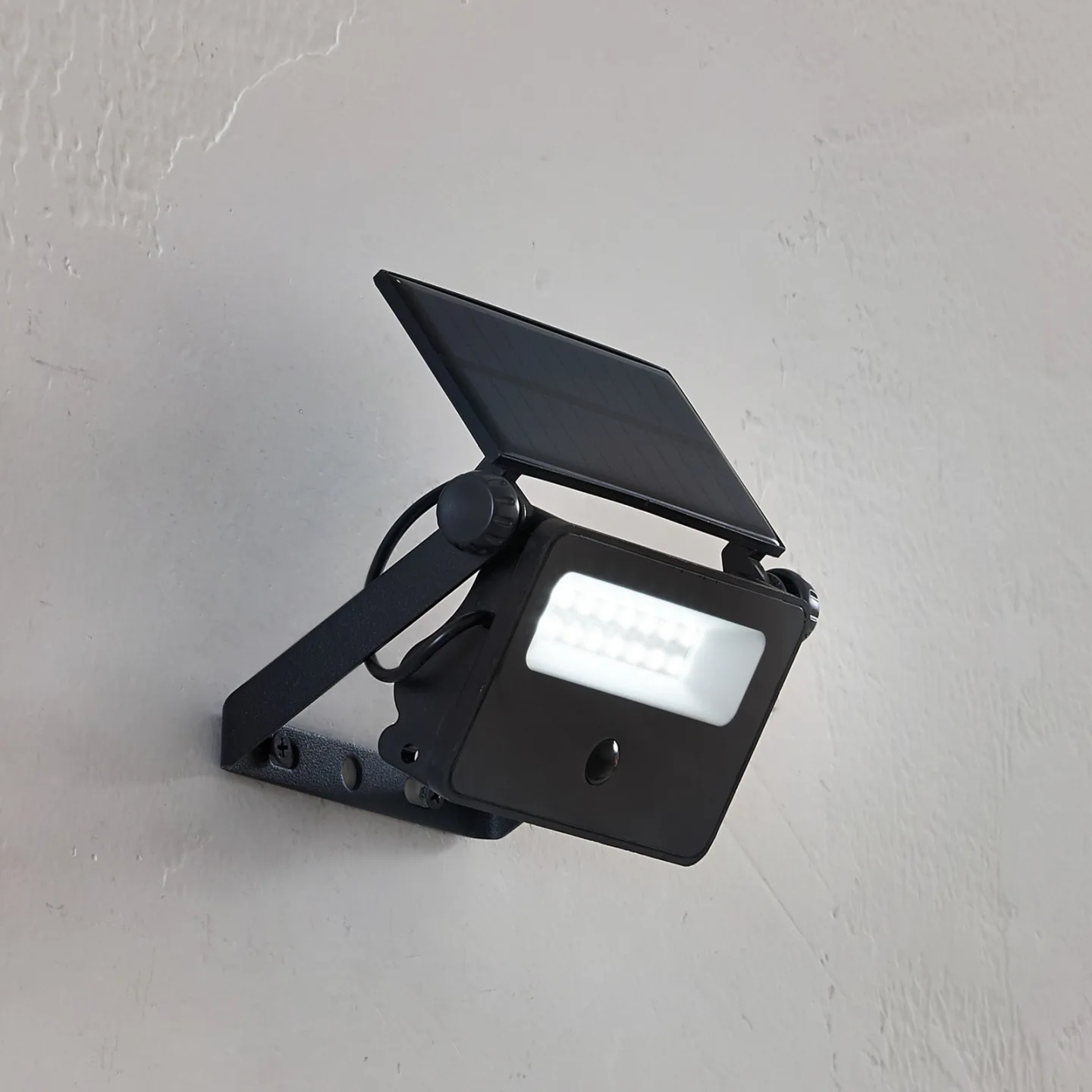 Rikard LED Solarzelle Wandleuchte Schwarz - Lindby Rikad - Terrasse - Modern - Edelstahl - Einflammig